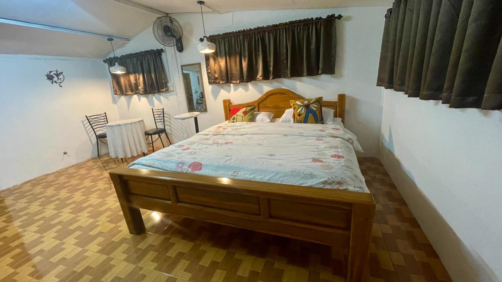 One-Bedroom House photo 1