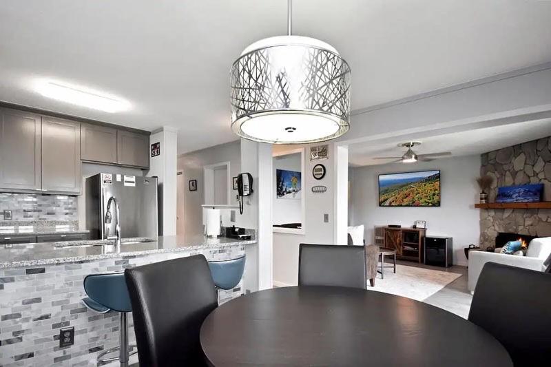Family Room photo 3