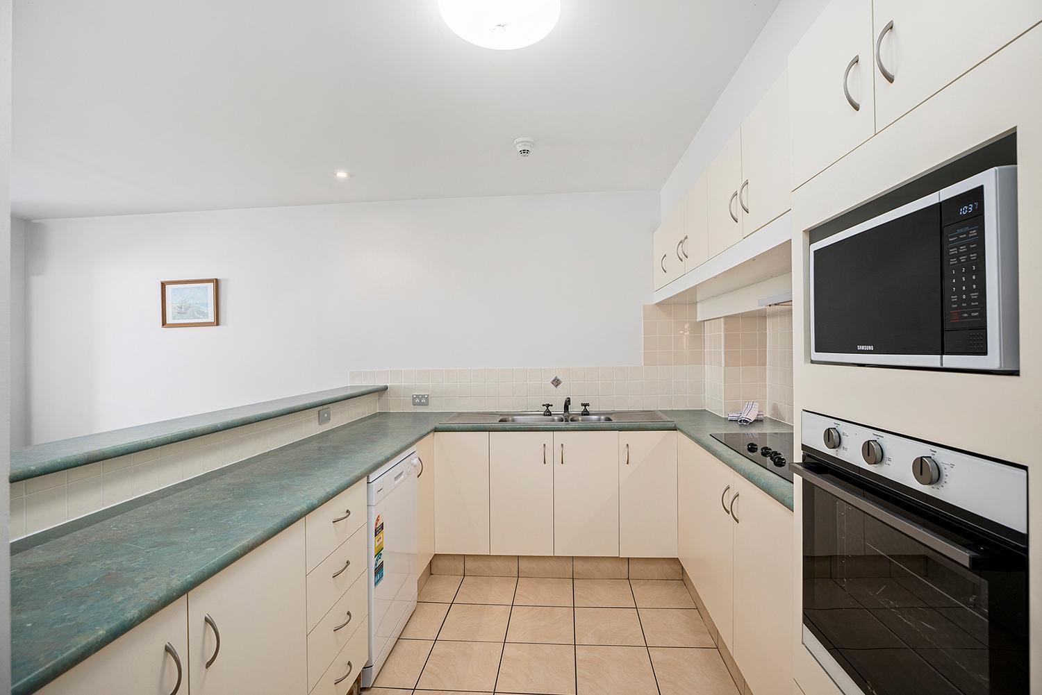 Two-Bedroom Premium Apartment with Sea View photo 3