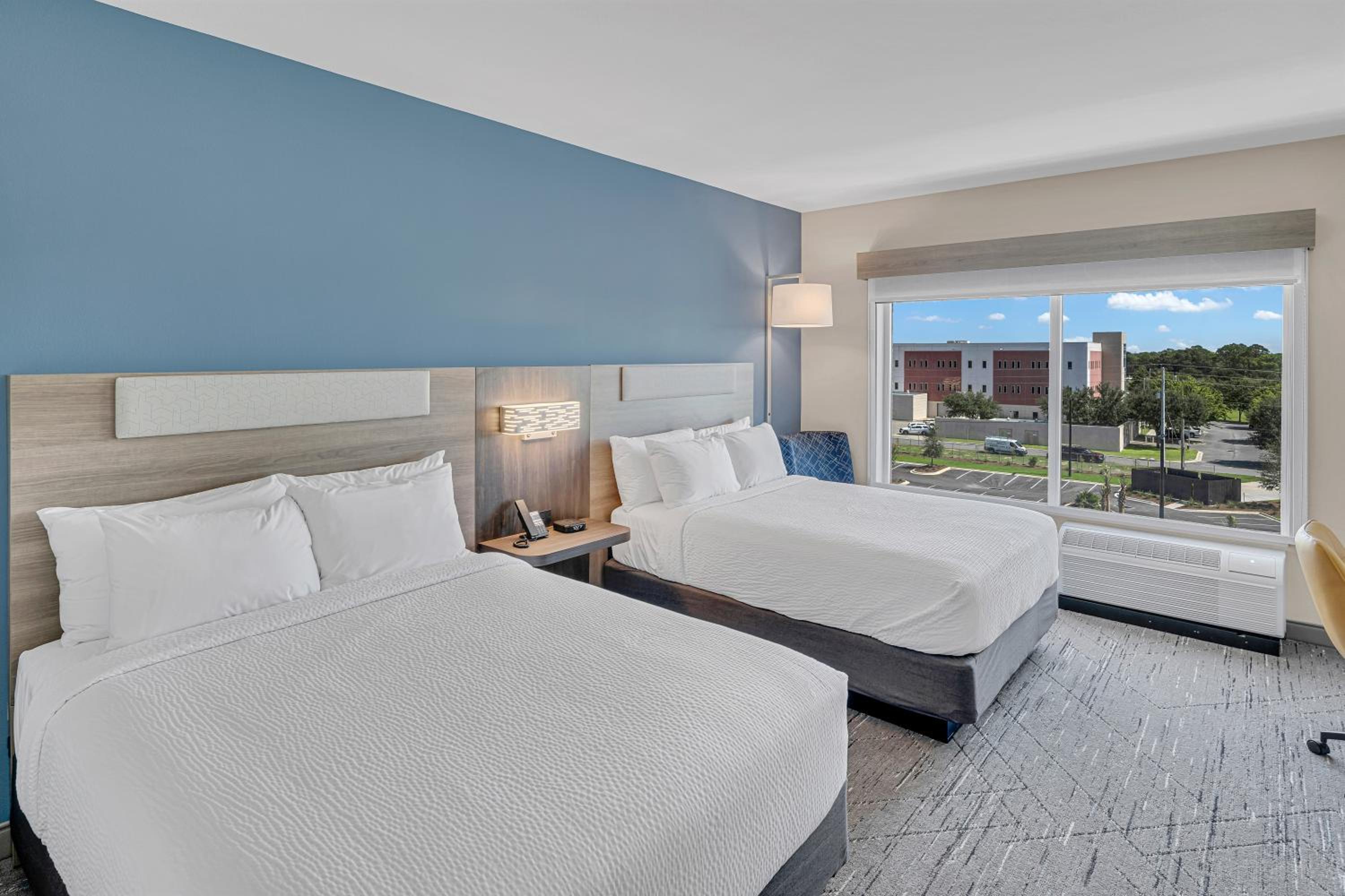 Standard Room with Two Queen Beds - Photo 1
