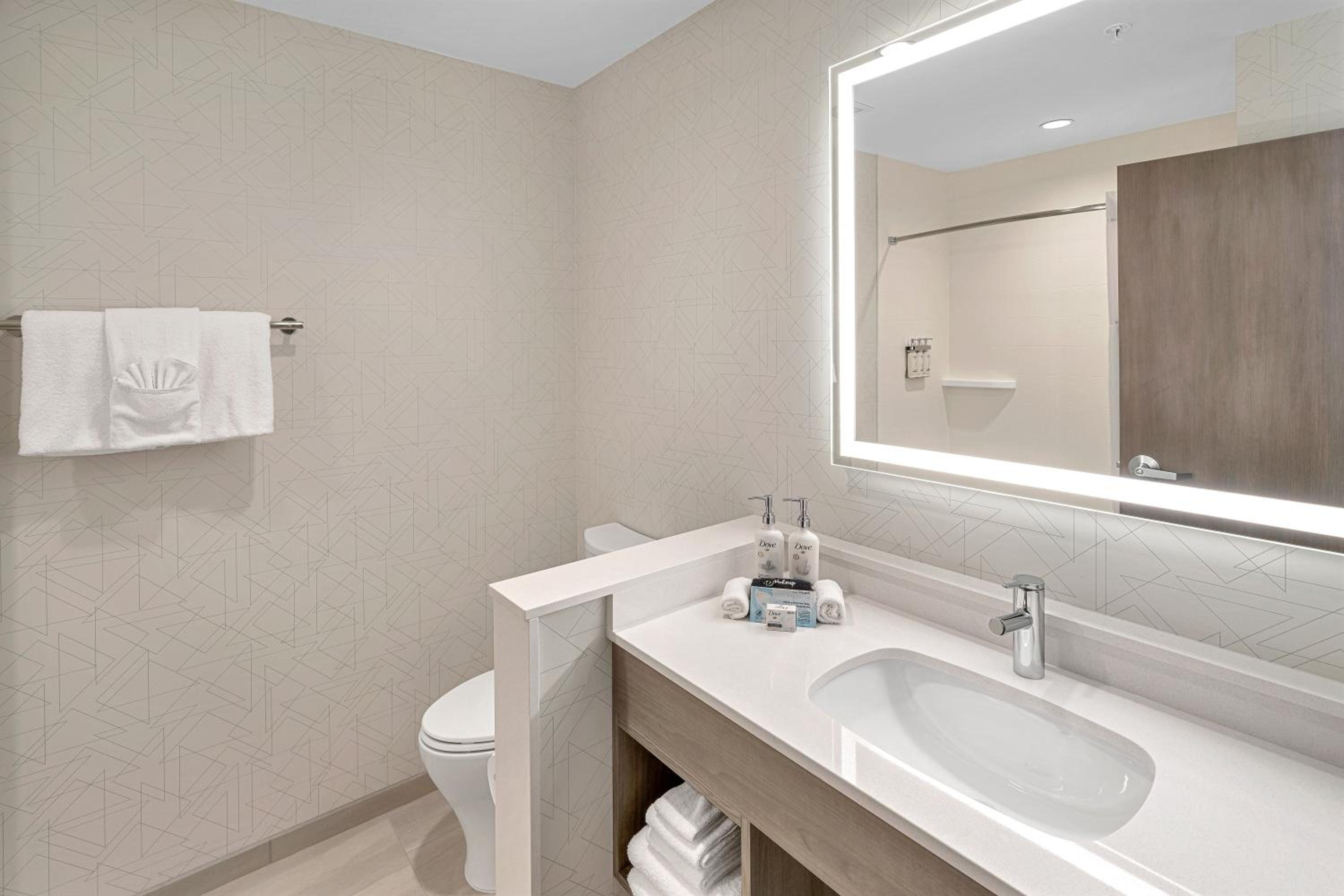 Queen Suite with Two Queen Beds - Photo 1