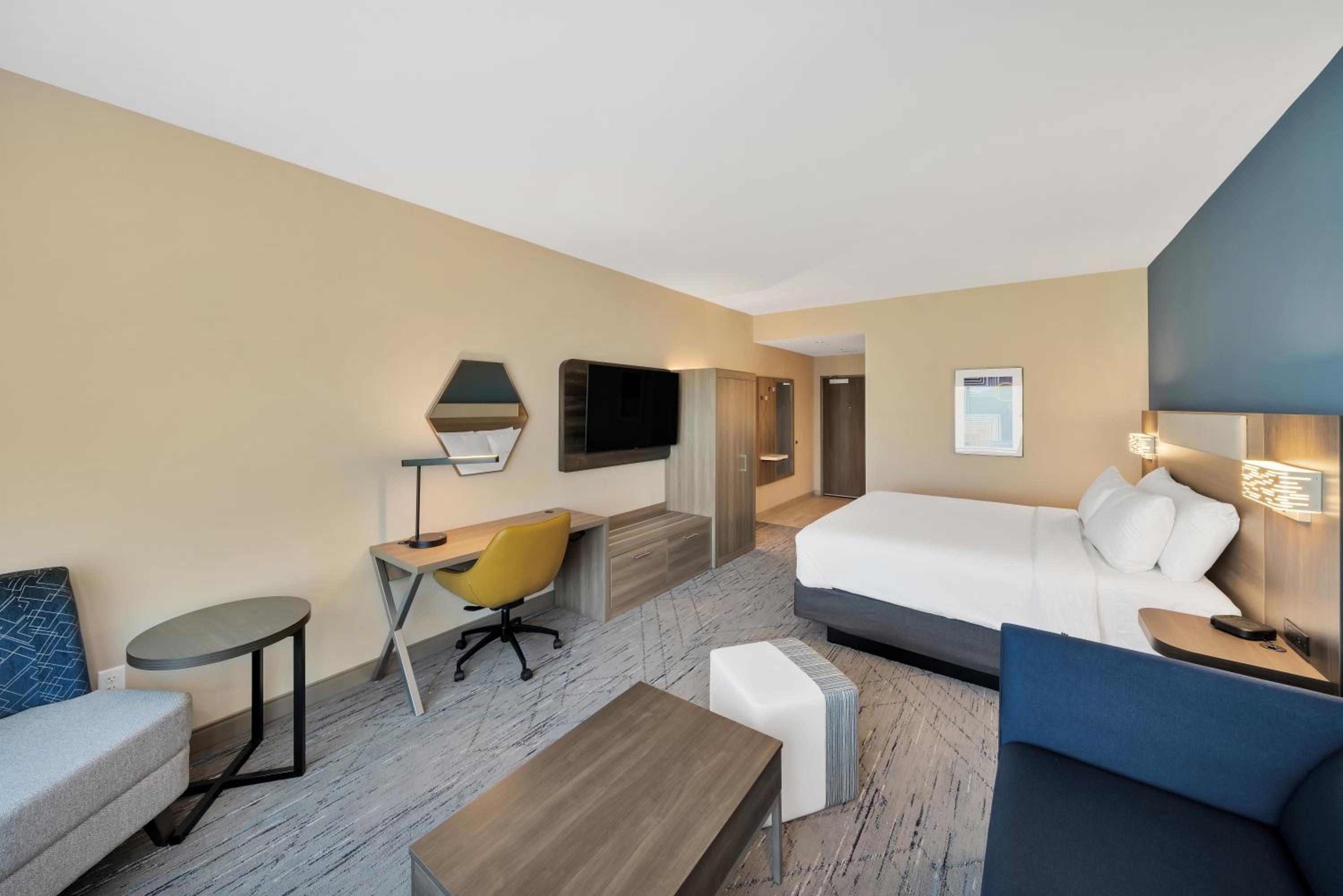 King Suite - Photo 2