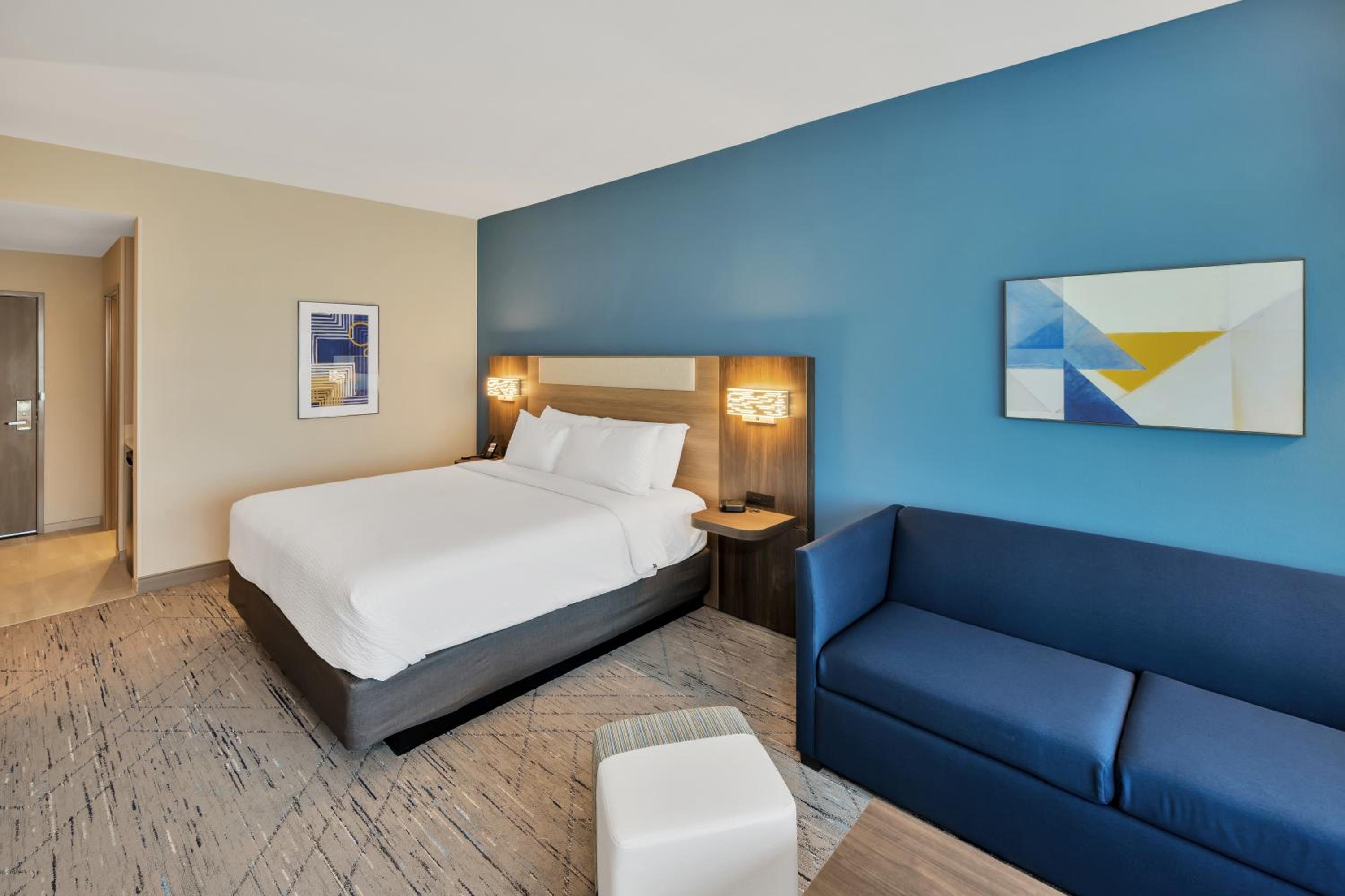 King Suite - Photo 3