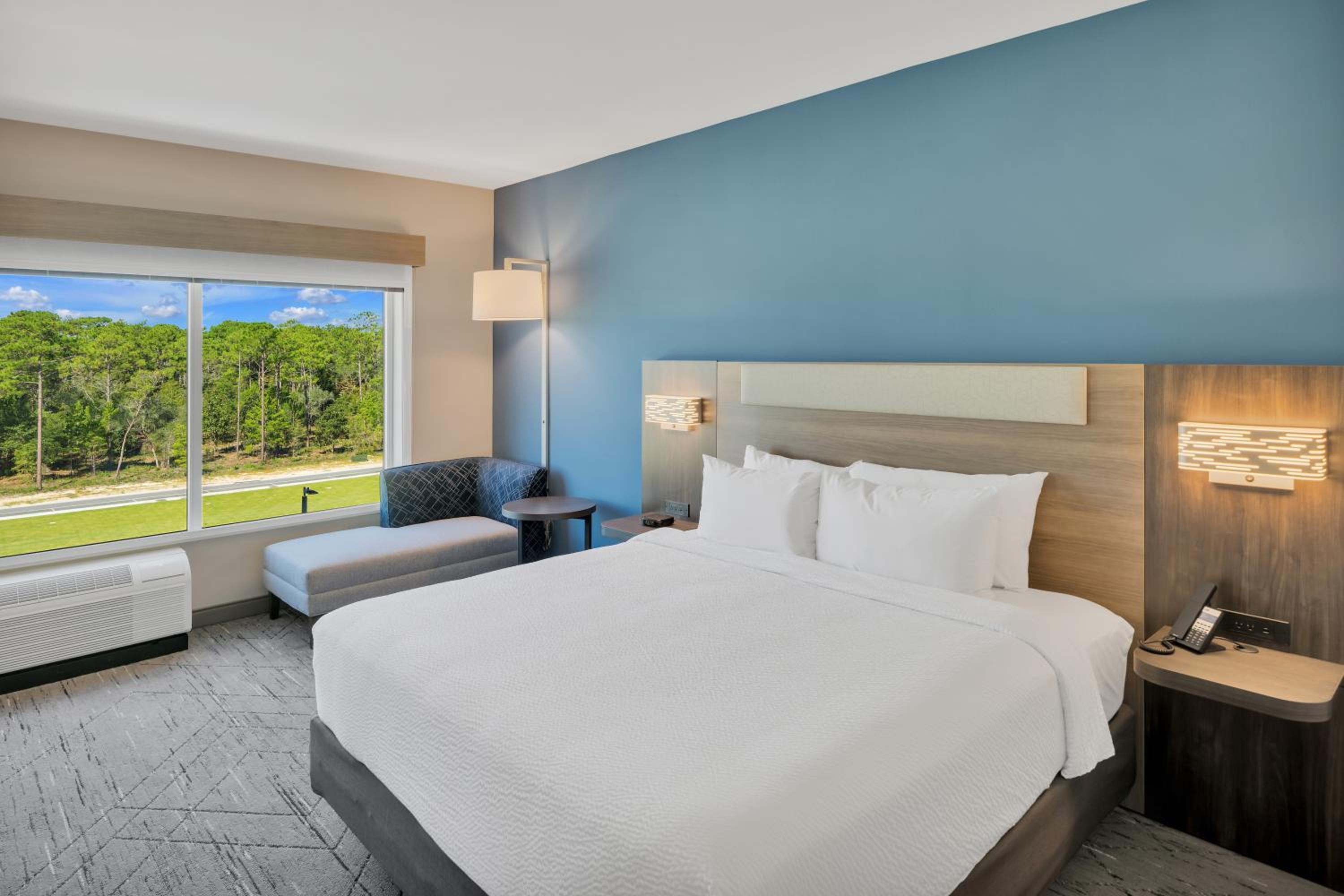 Standard King Room - Photo 5