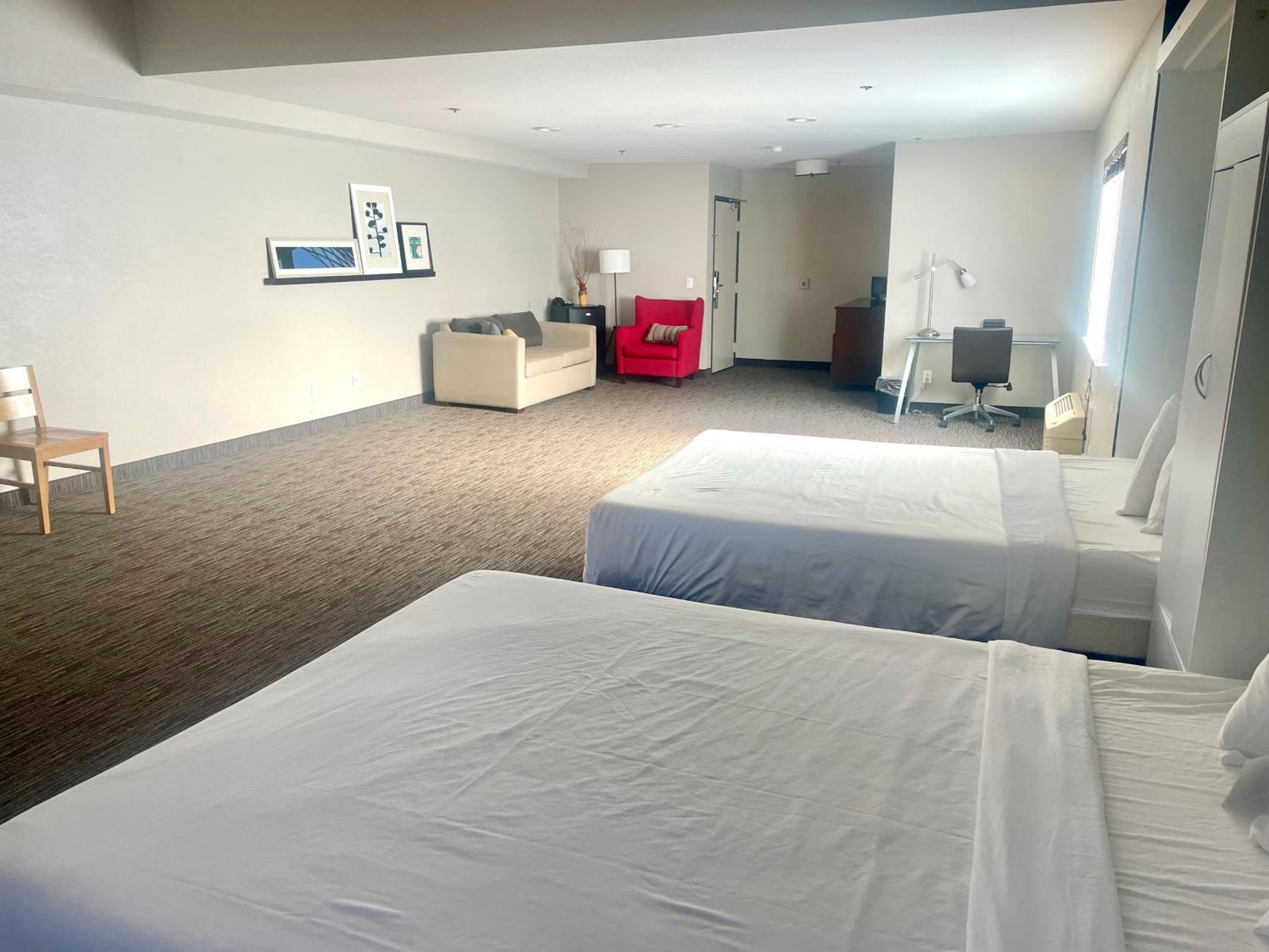 Superior Queen Room with Two Queen Beds - Non-Smoking - Photo 3