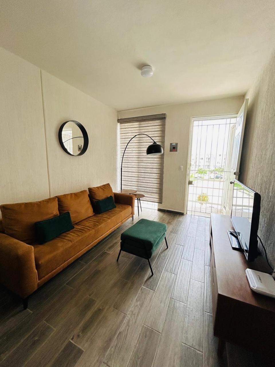 One-Bedroom Apartment photo 1