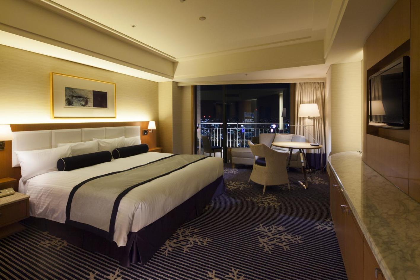 Bay Club Floor - King Room with Park View - Non-Smoking