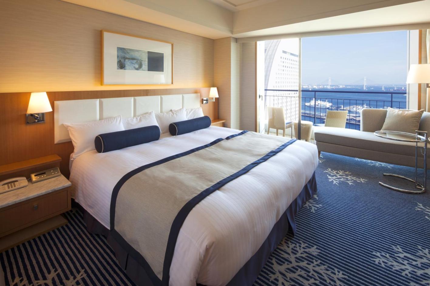 Bay Club Floor - King Room with Bay View - Non-Smoking