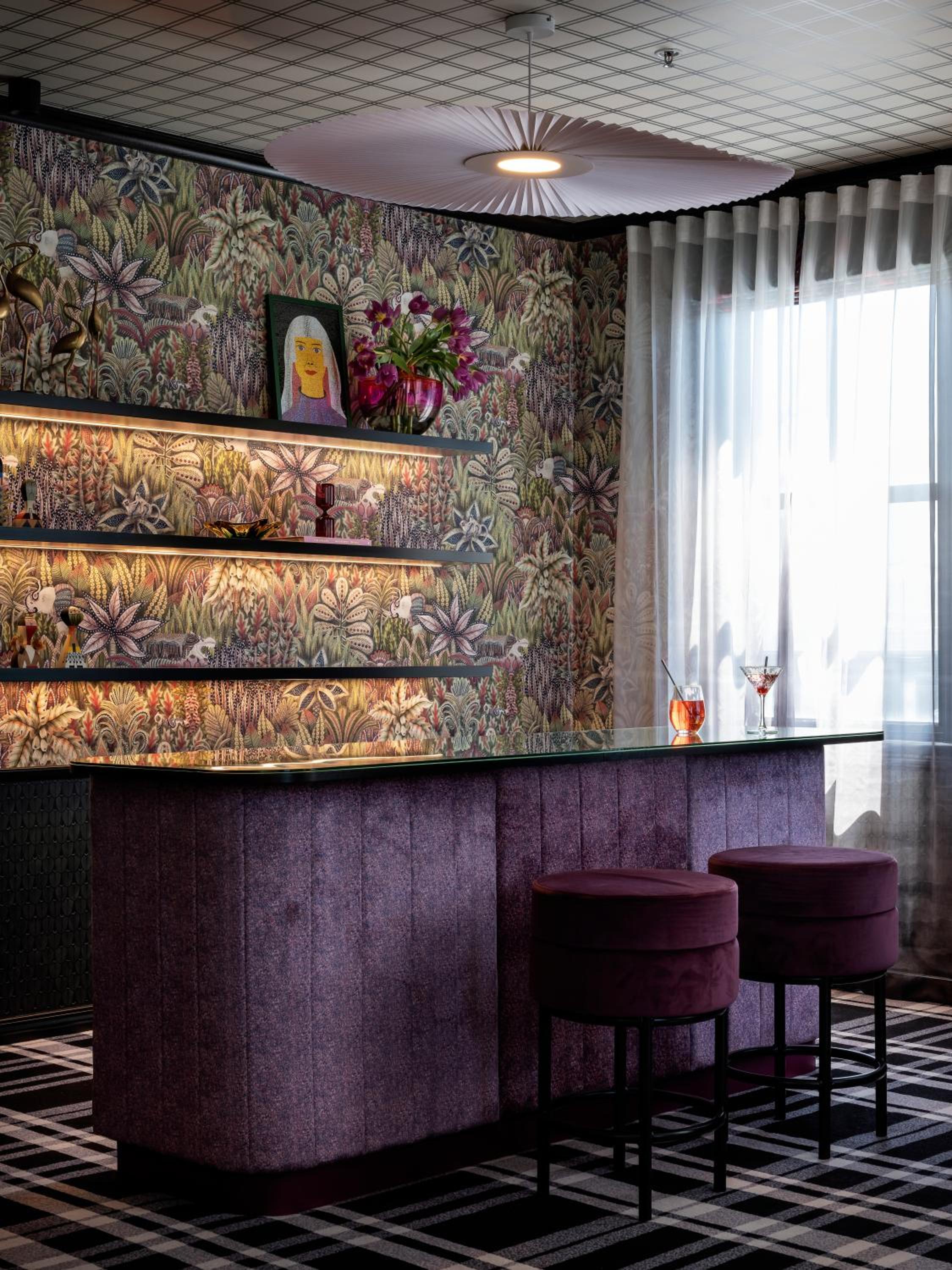 Executive Suite - Photo 3