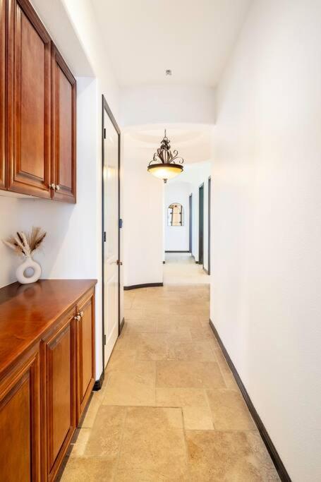 Five-Bedroom House photo 1