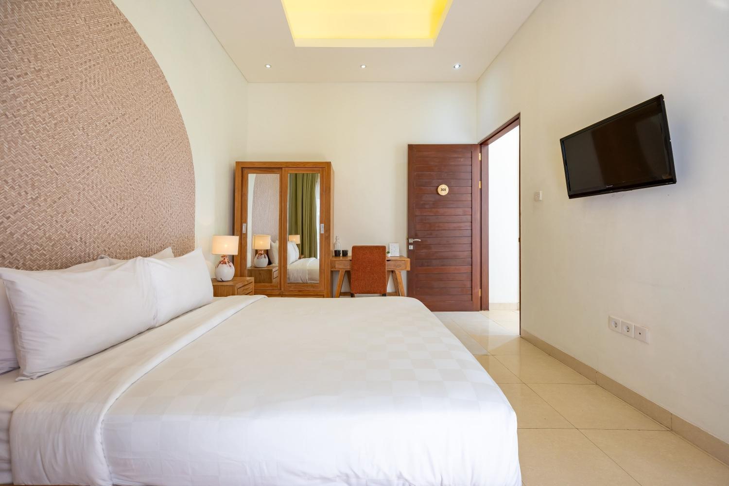 Suite Room with Balcony - Photo 1