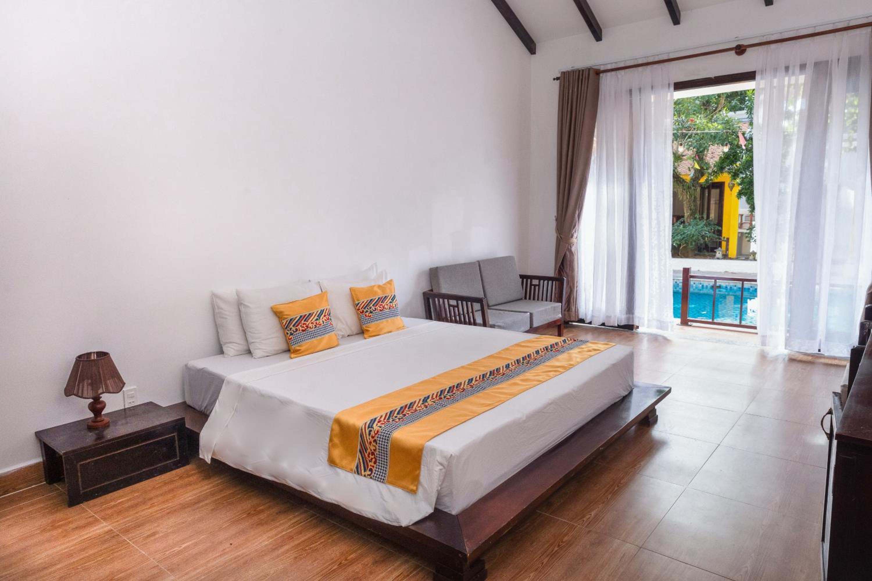 Bungalow - Water Front