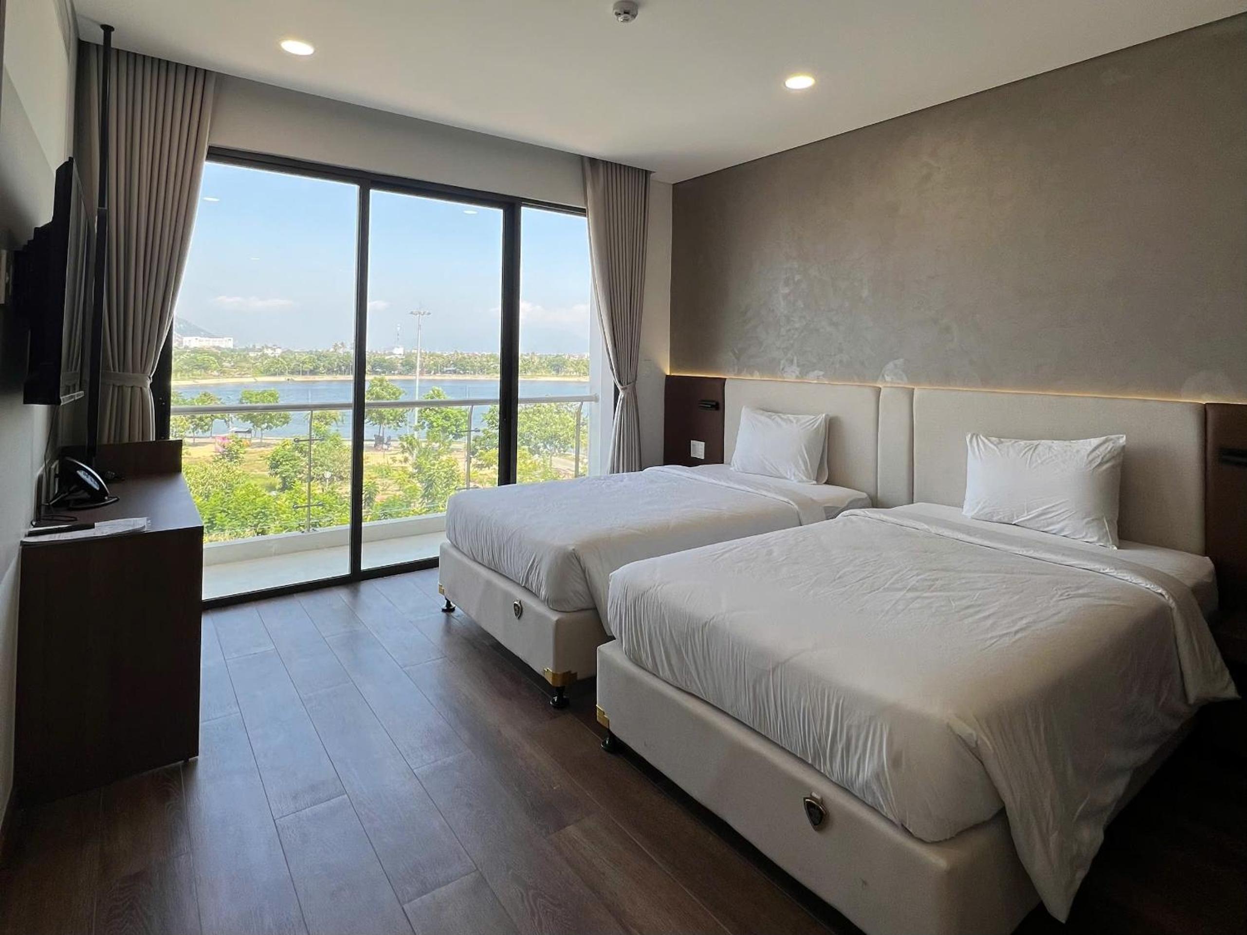 Deluxe Twin Room photo 3