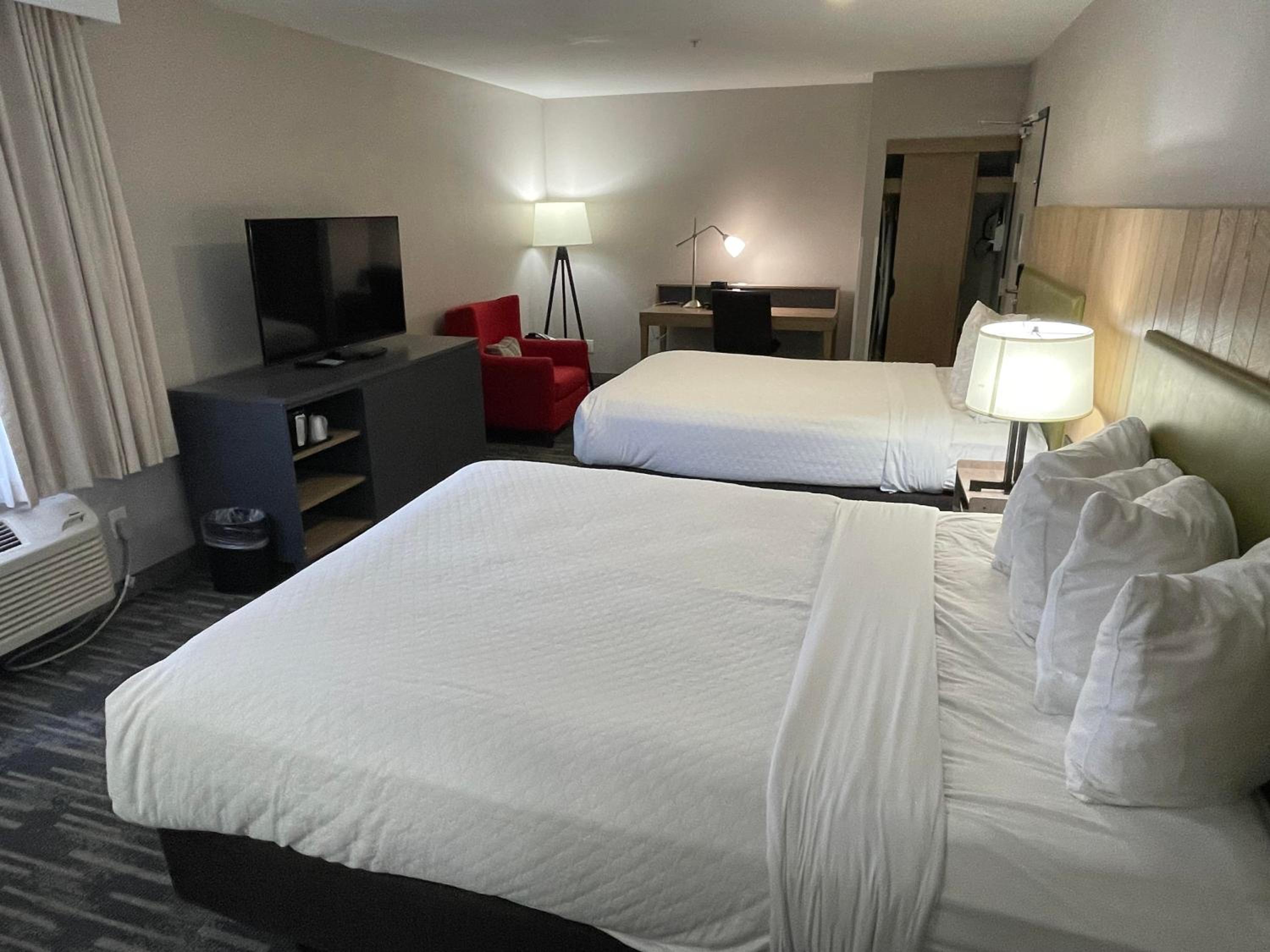 Whirlpool Suite with Two Queen Beds - Non-Smoking - Photo 4