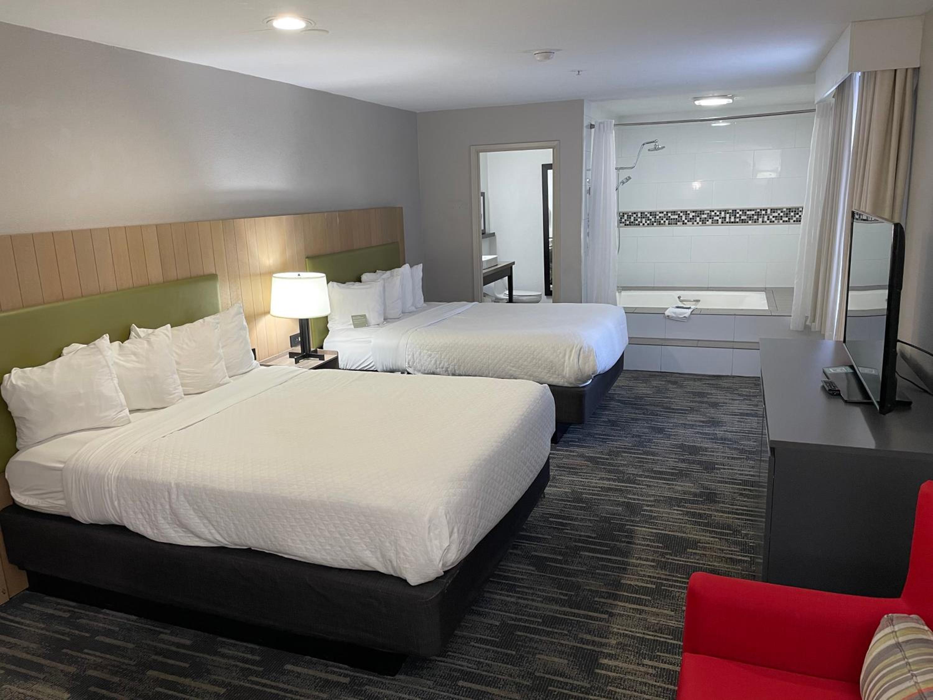 Whirlpool Suite with Two Queen Beds - Non-Smoking - Photo 1