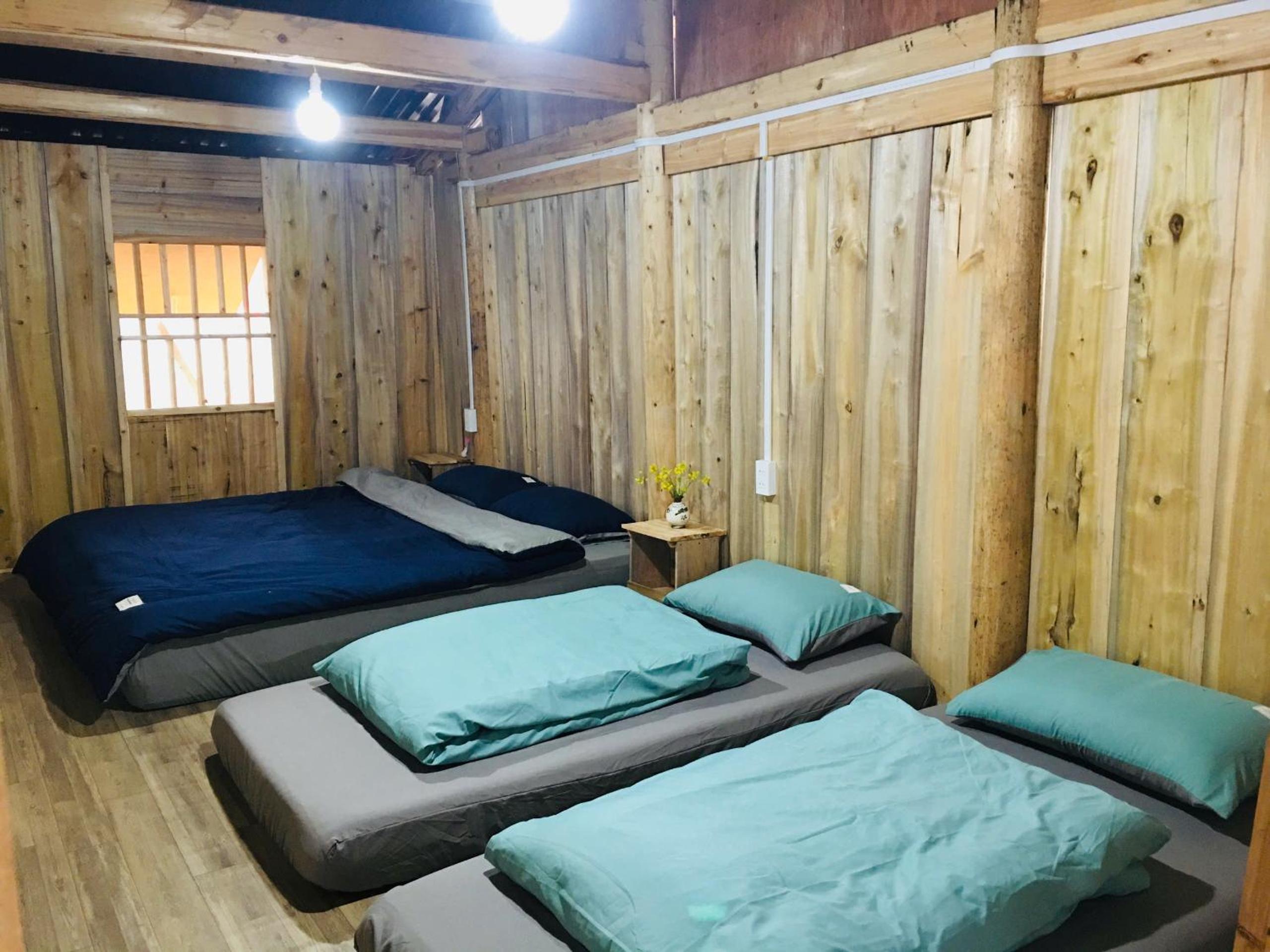Quadruple Room with Private Bathroom photo 1