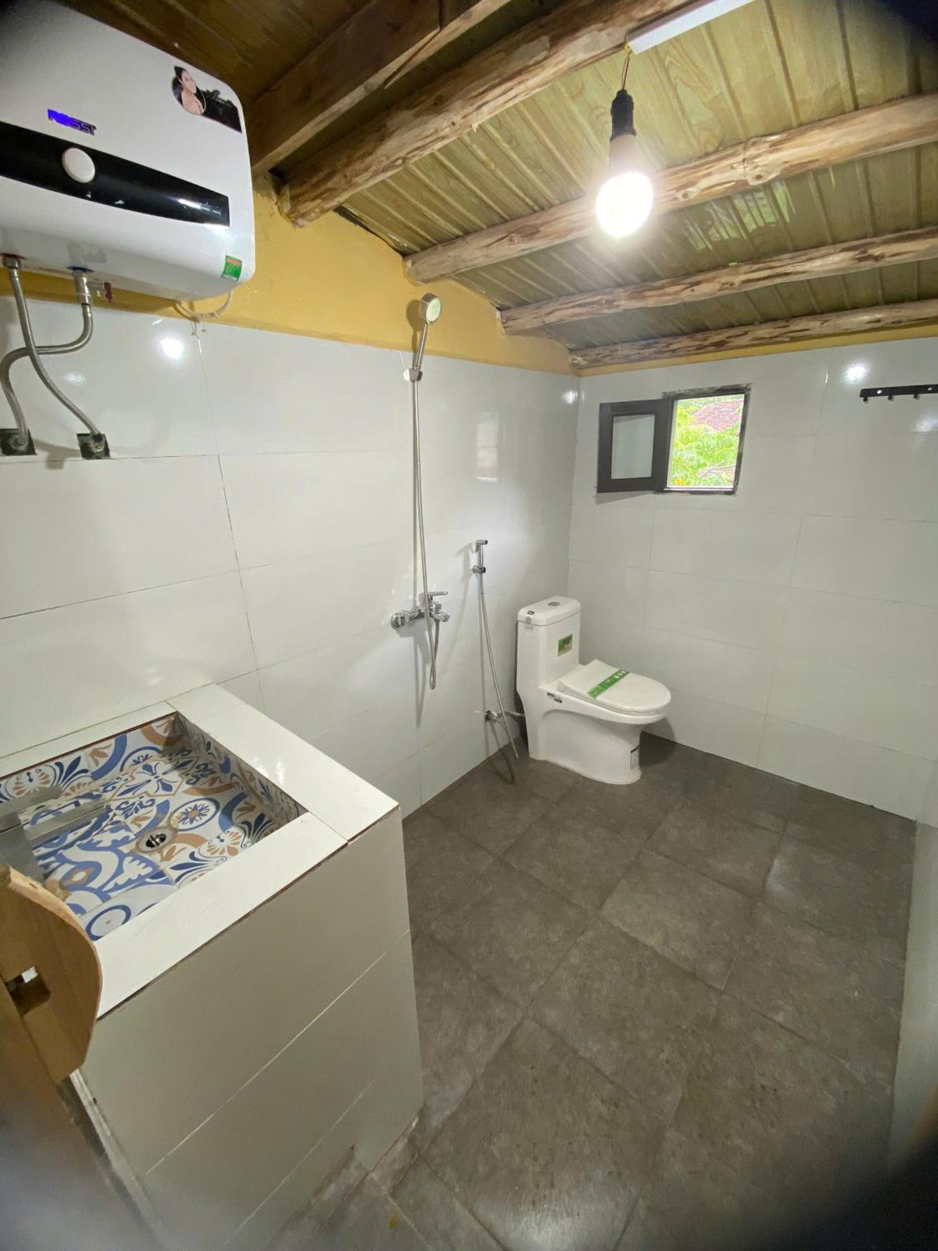 Quadruple Room with Private Bathroom photo 3