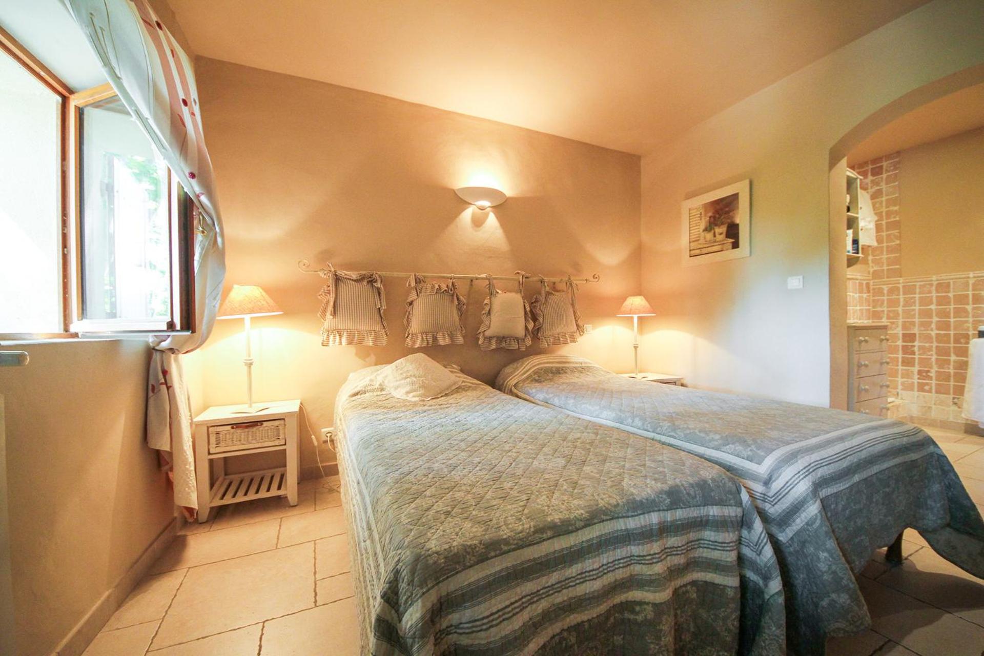 Double or Twin Room - Photo 3