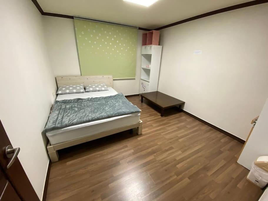 Three-Bedroom Apartment photo 2