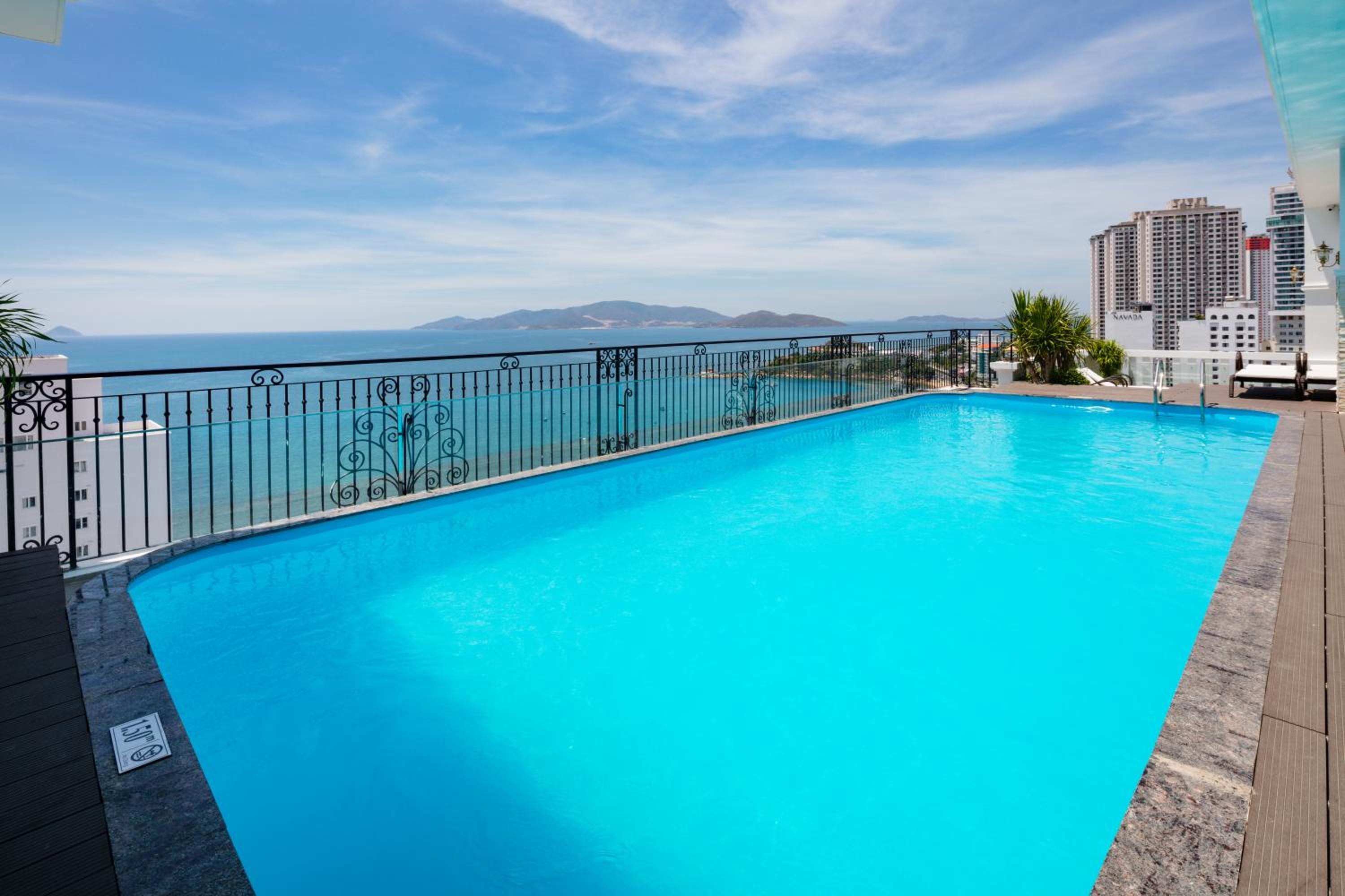 King Suite with Ocean View - Photo 2