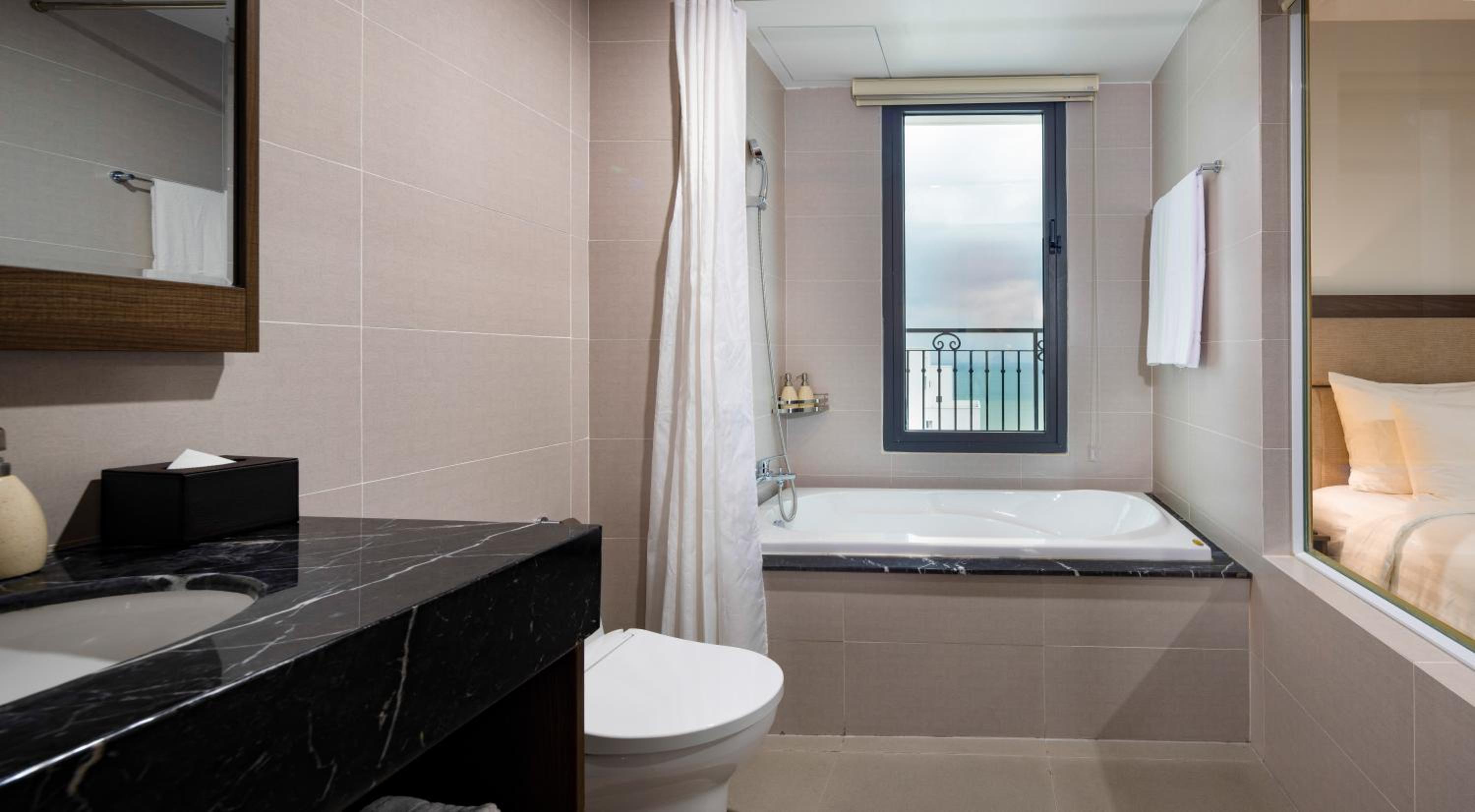 King Suite with Ocean View - Photo 10