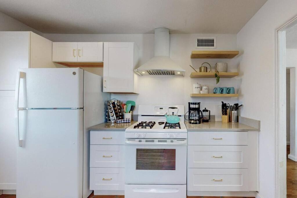 Three-Bedroom Apartment photo 2
