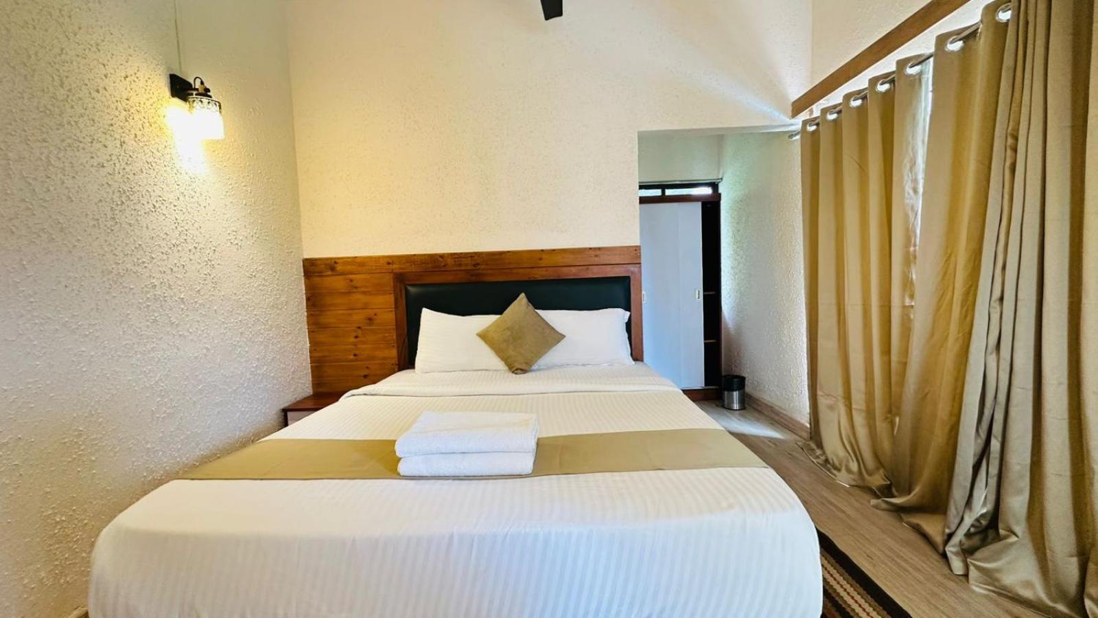 King Room with Pool View