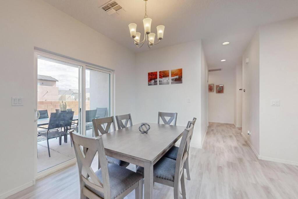 Three-Bedroom House photo 2