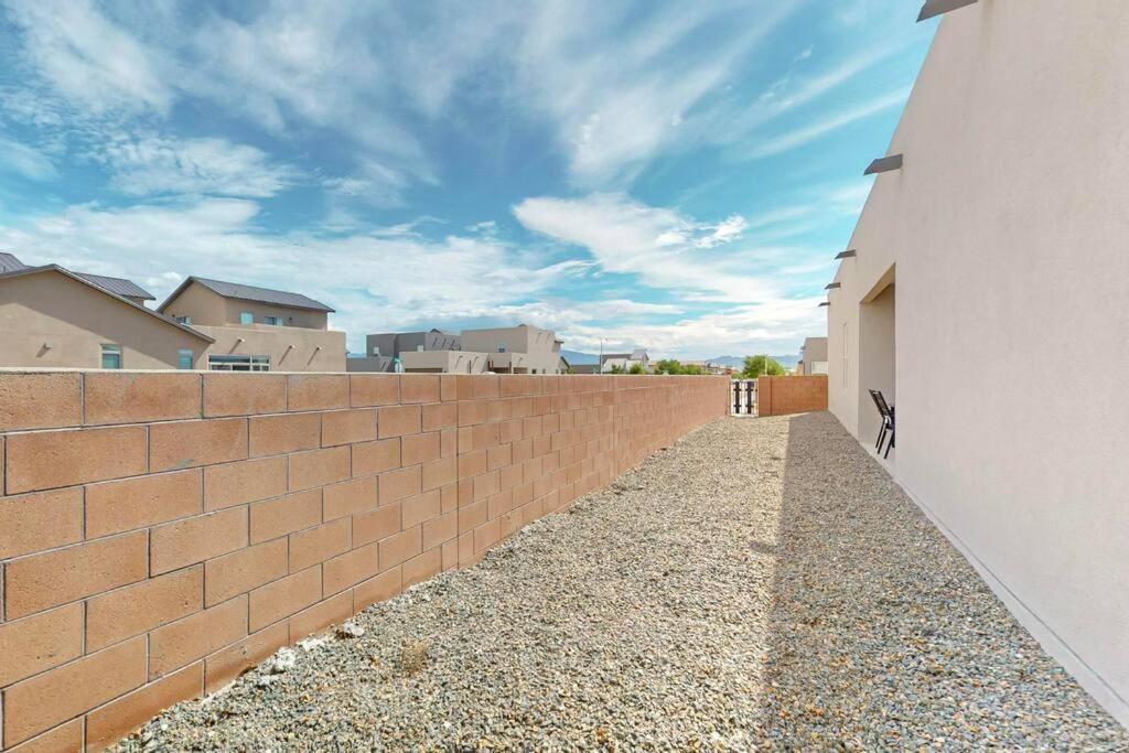 Three-Bedroom House photo 3