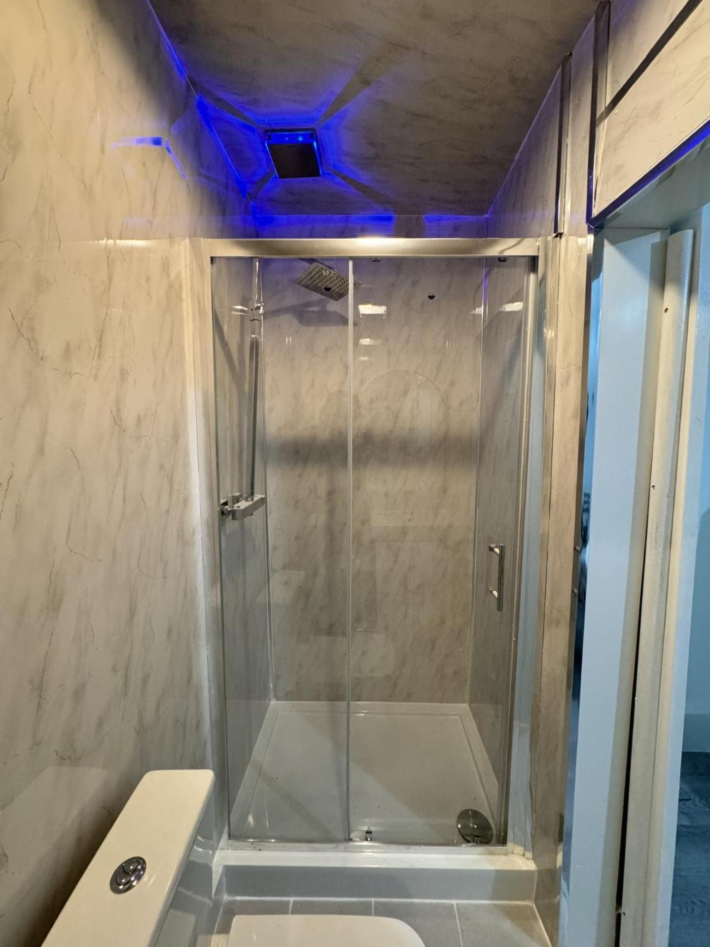 Double Room with Private Bathroom photo 2