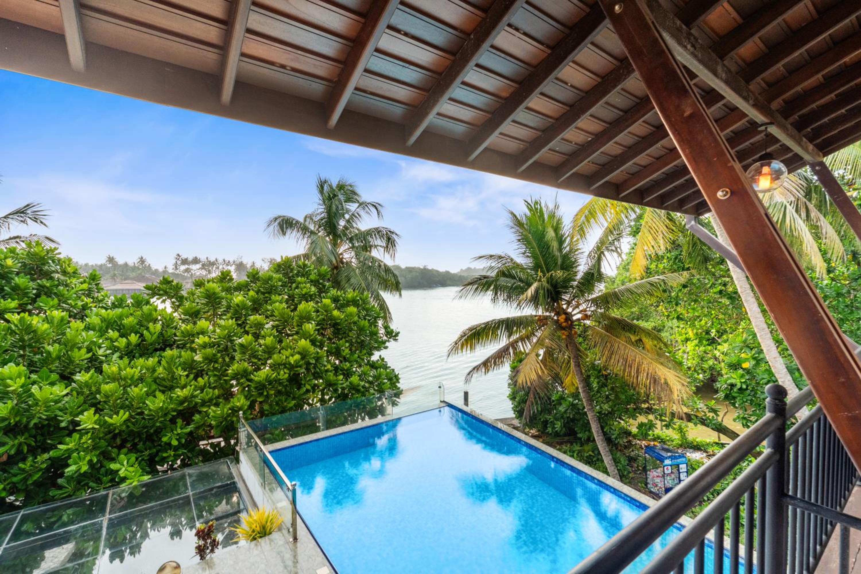 Deluxe Double Room with Balcony and Sea View