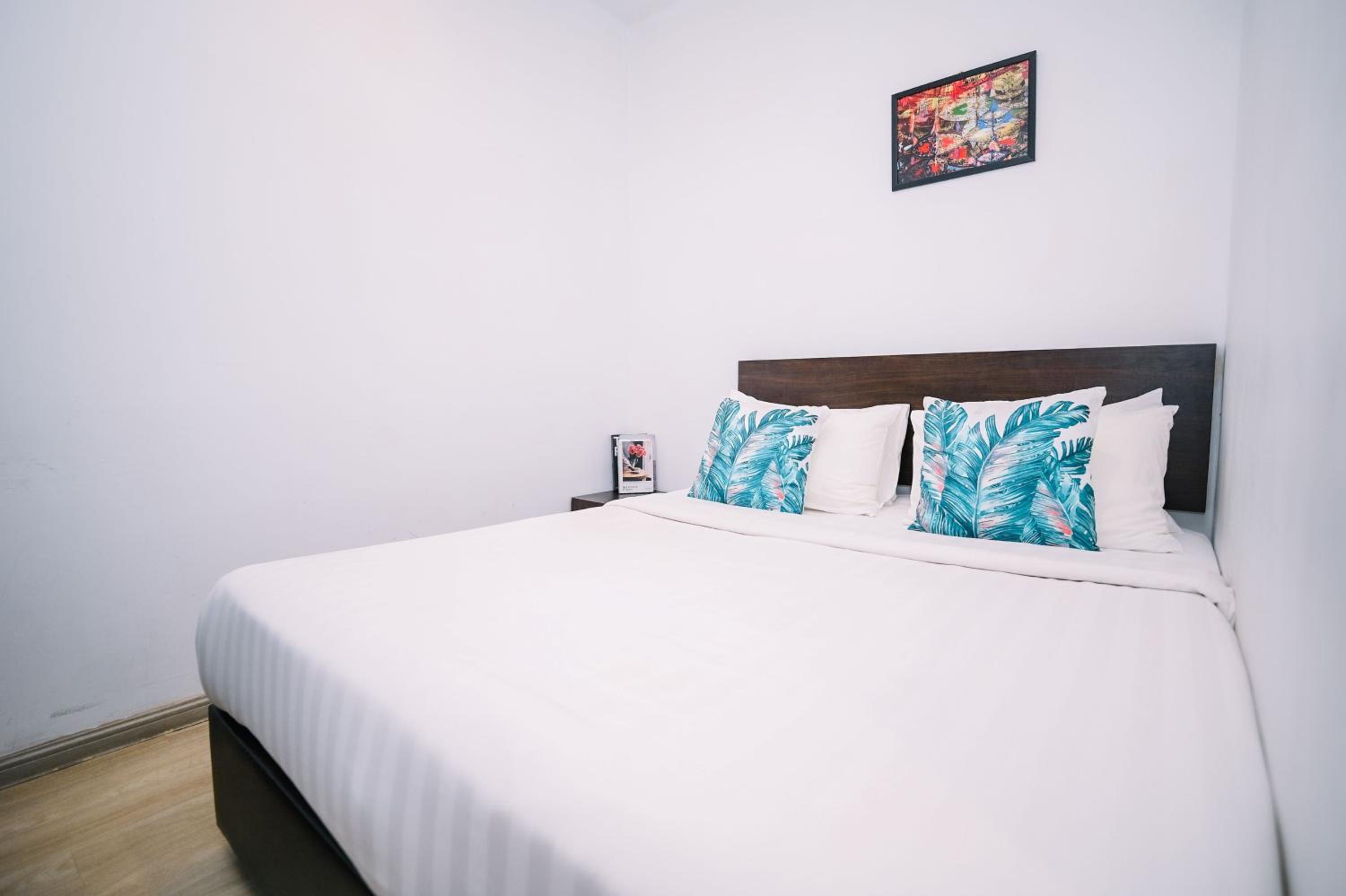 Standard Queen Room