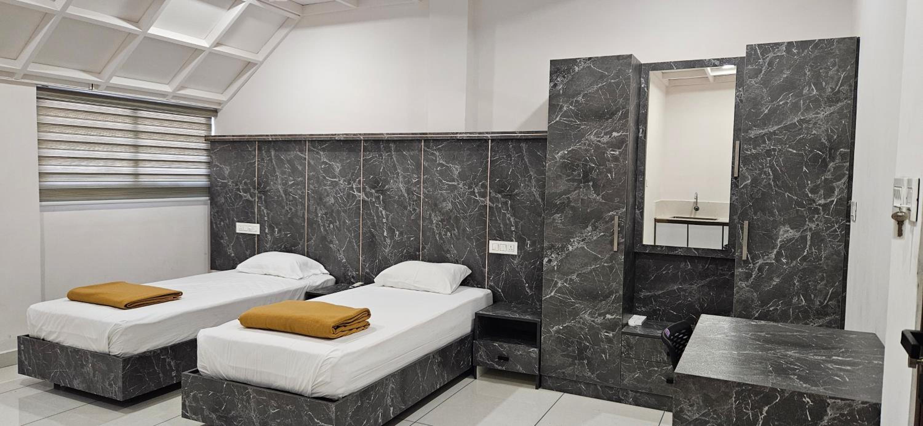 Deluxe Double or Twin Room photo 3