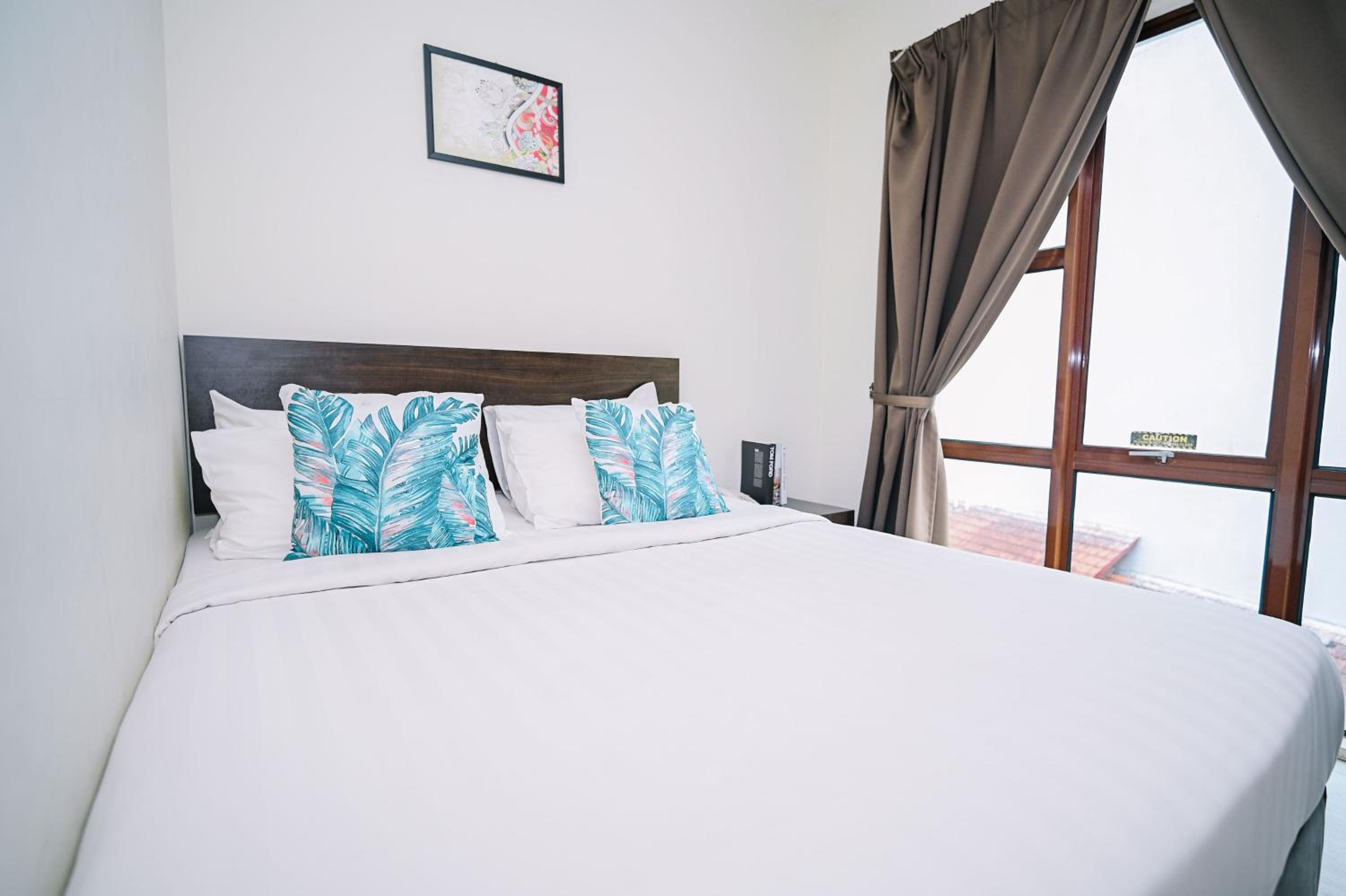 Deluxe Queen Room