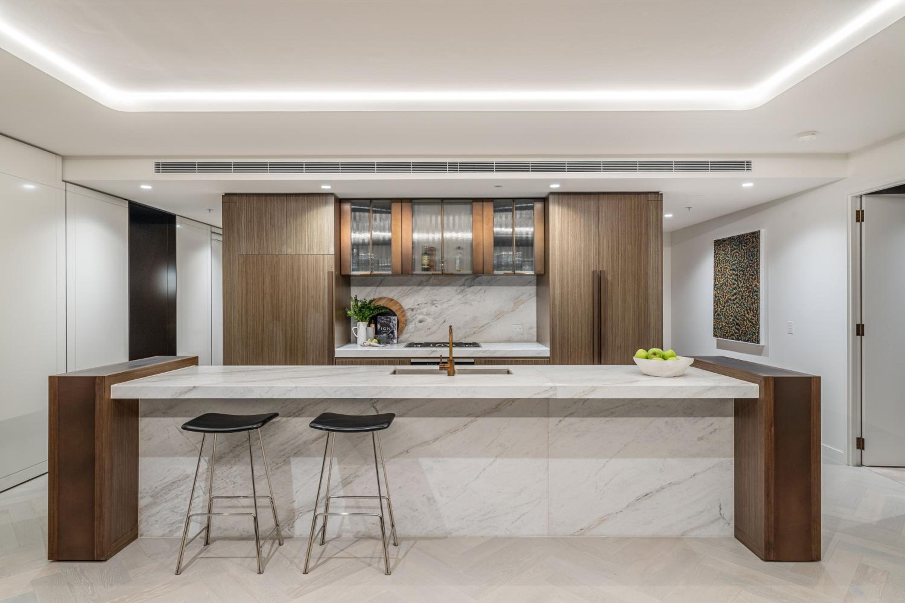 Three-Bedroom Three Bathroom City View Sub Penthouse Apartment