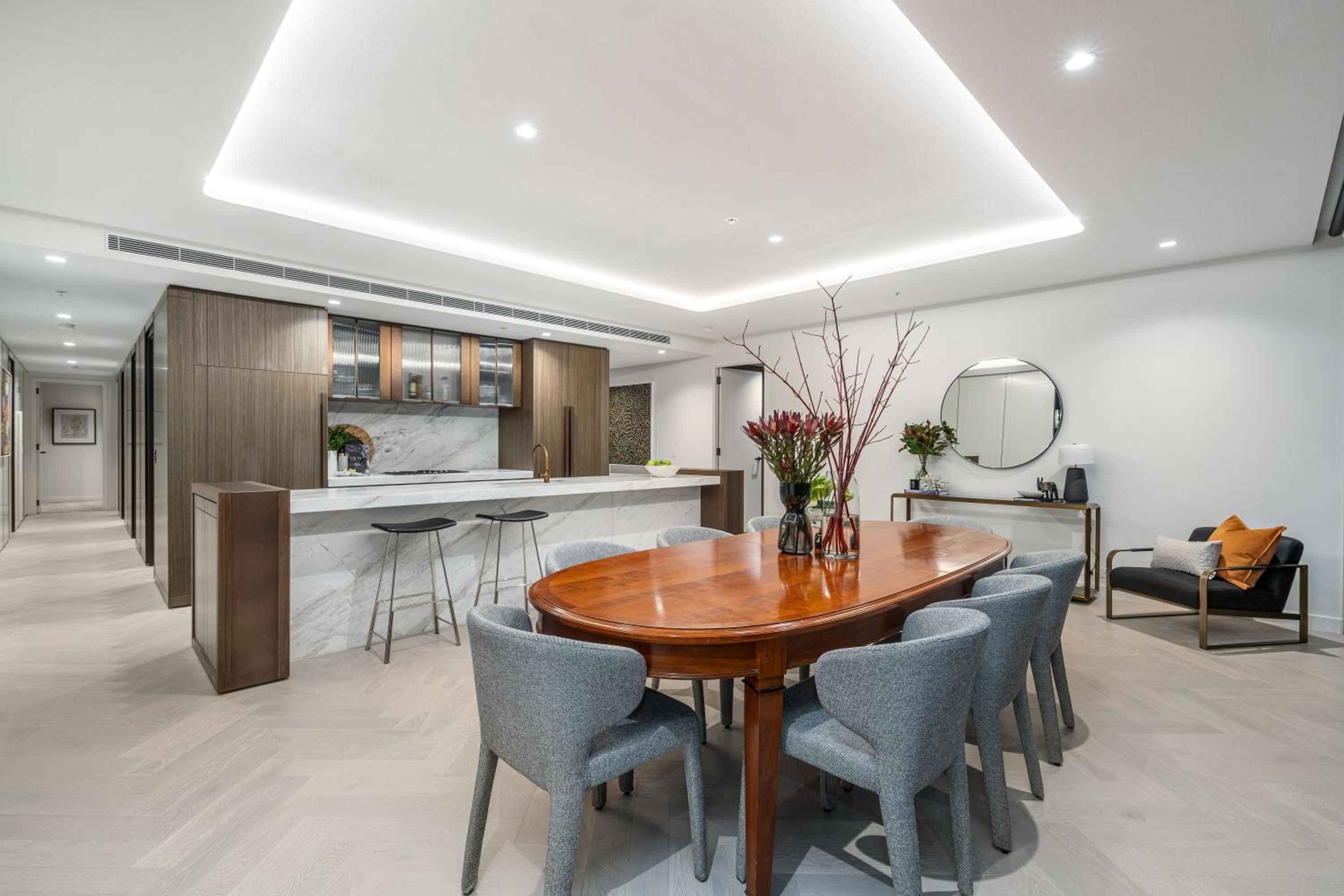 Three-Bedroom Three Bathroom City View Sub Penthouse Apartment