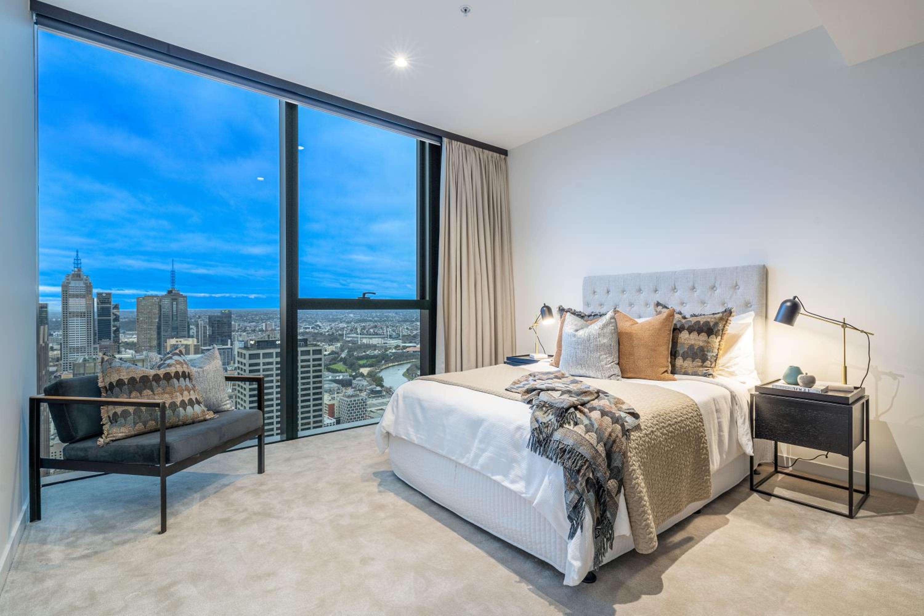 Three-Bedroom Three Bathroom City View Sub Penthouse Apartment thumbnail 6