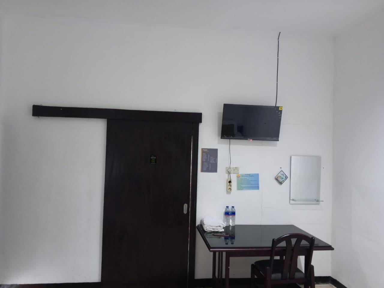 Family Room - Photo 2