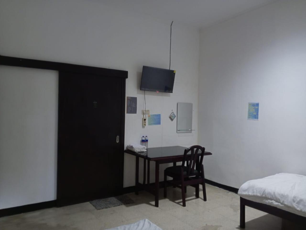 Family Room - Photo 5