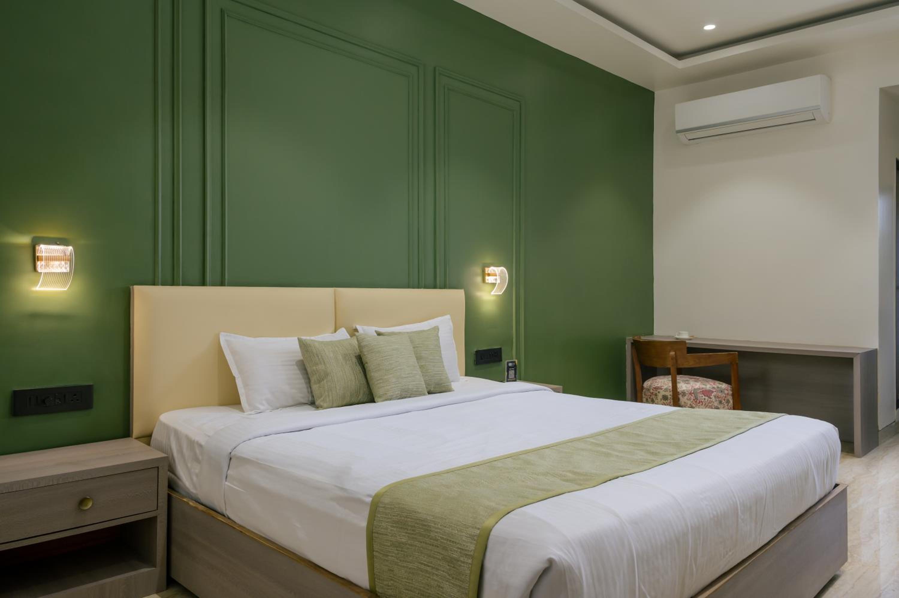 Deluxe Room - Photo 1