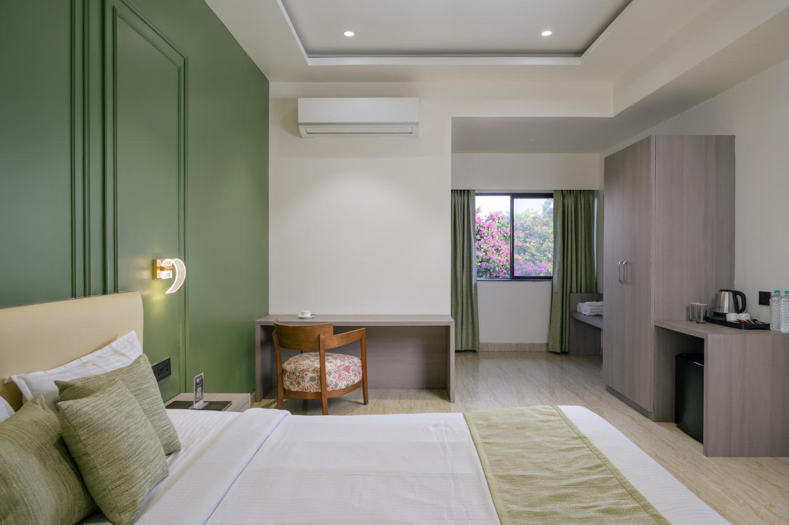 Deluxe Room - Photo 6