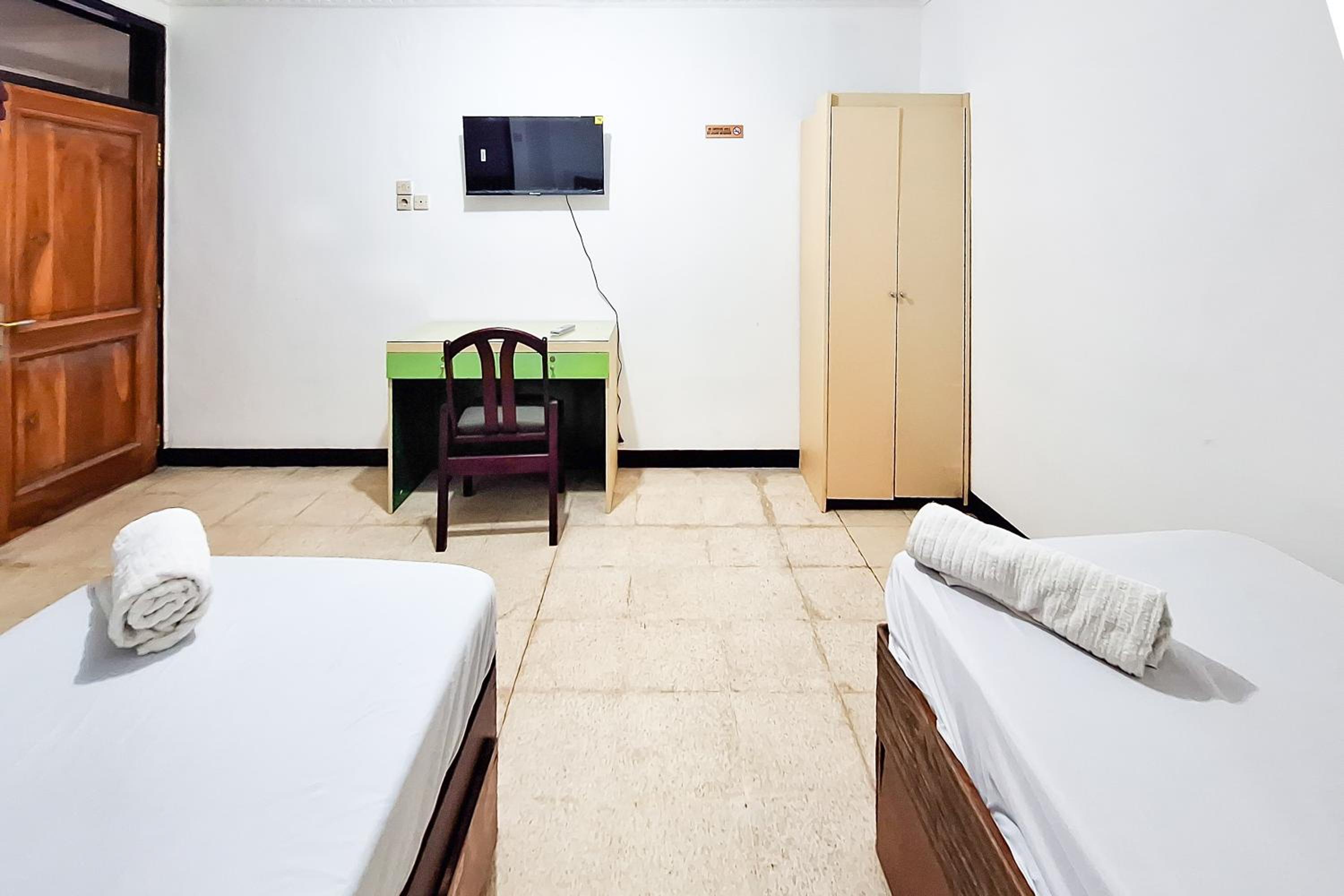 Standard Twin Room - Photo 3