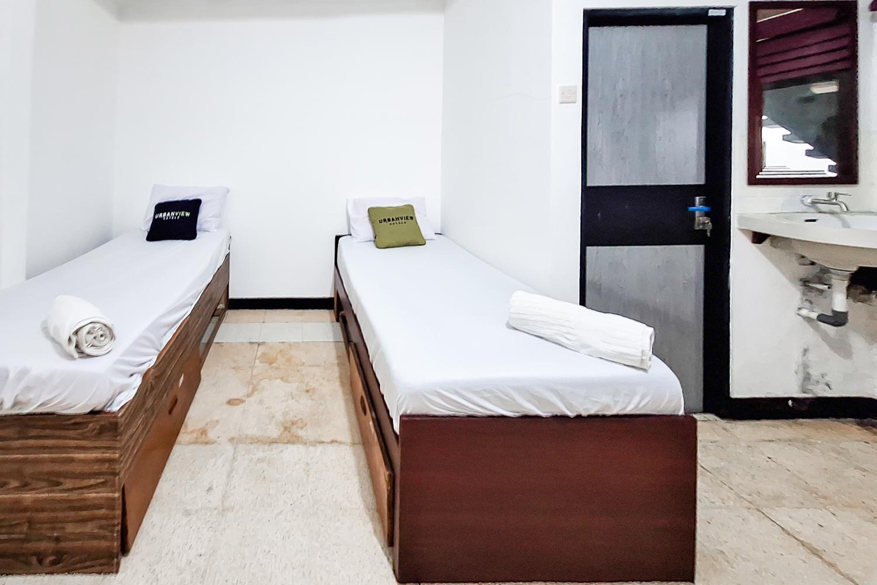 Standard Twin Room - Photo 1