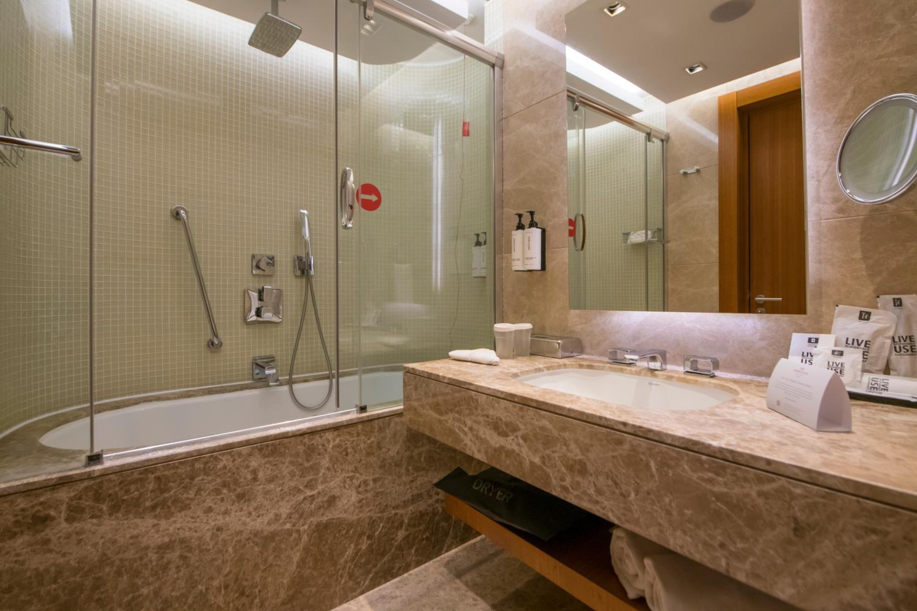 Junior King Suite photo 2