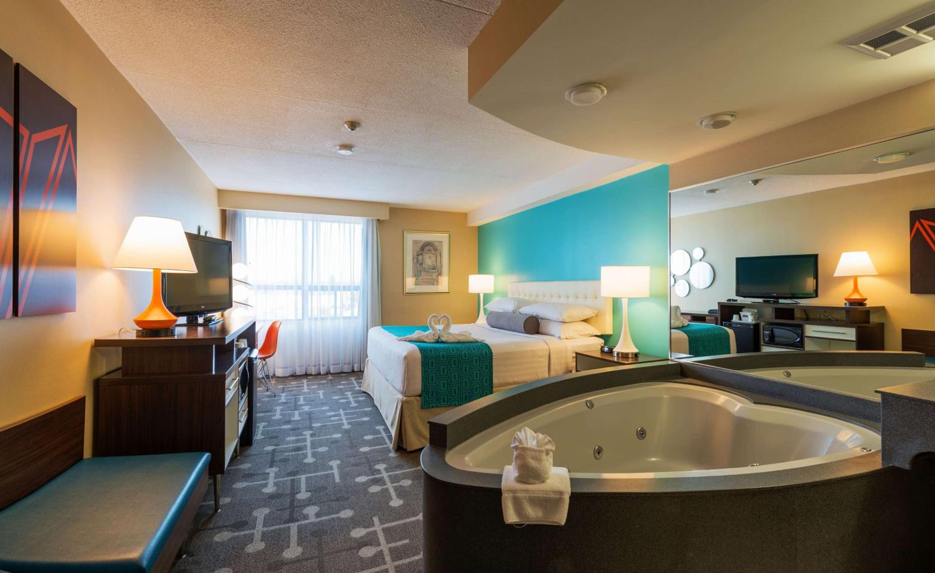 Deluxe King Room with Hot Tub - Non-Smoking