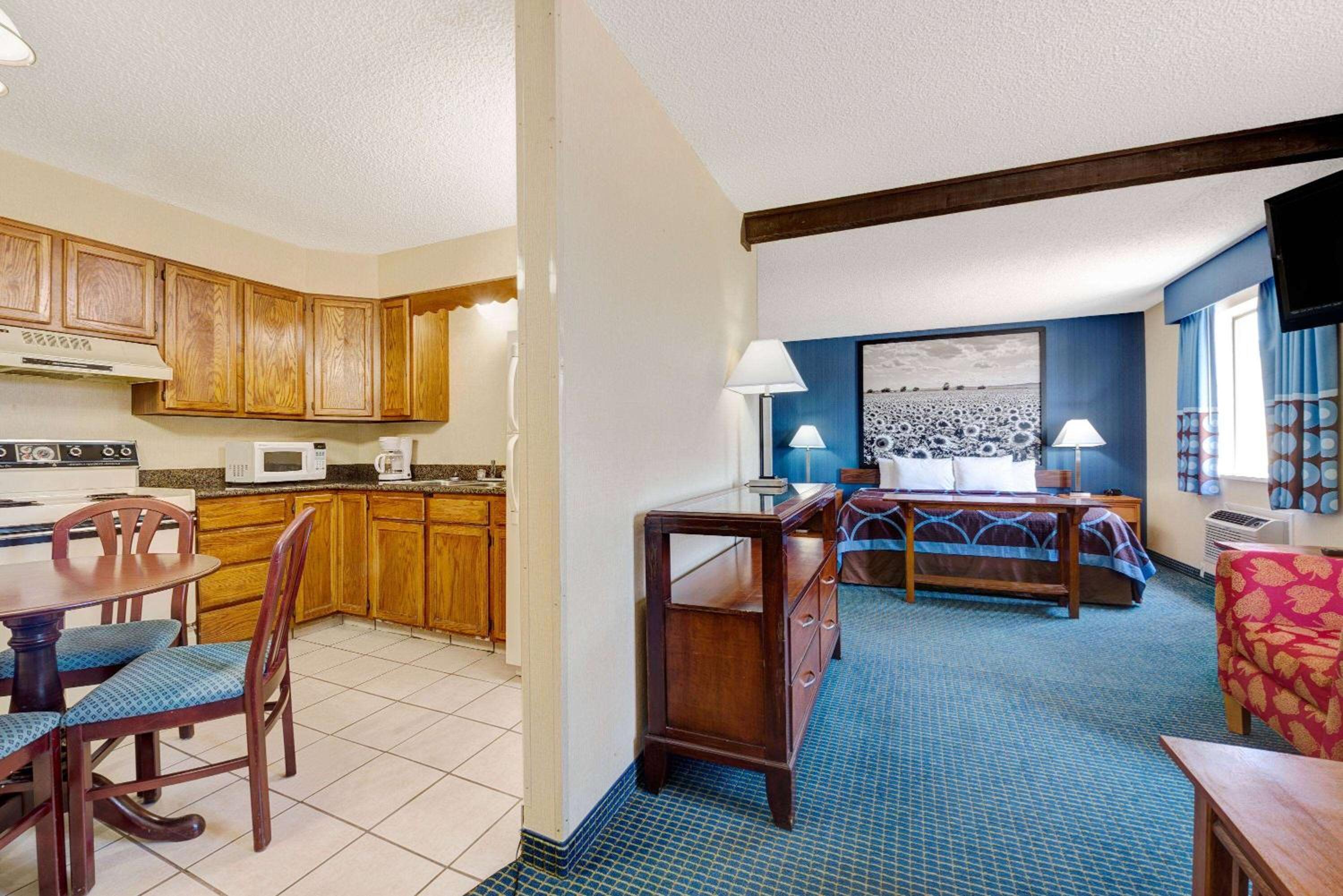King Studio Suite - Non-Smoking