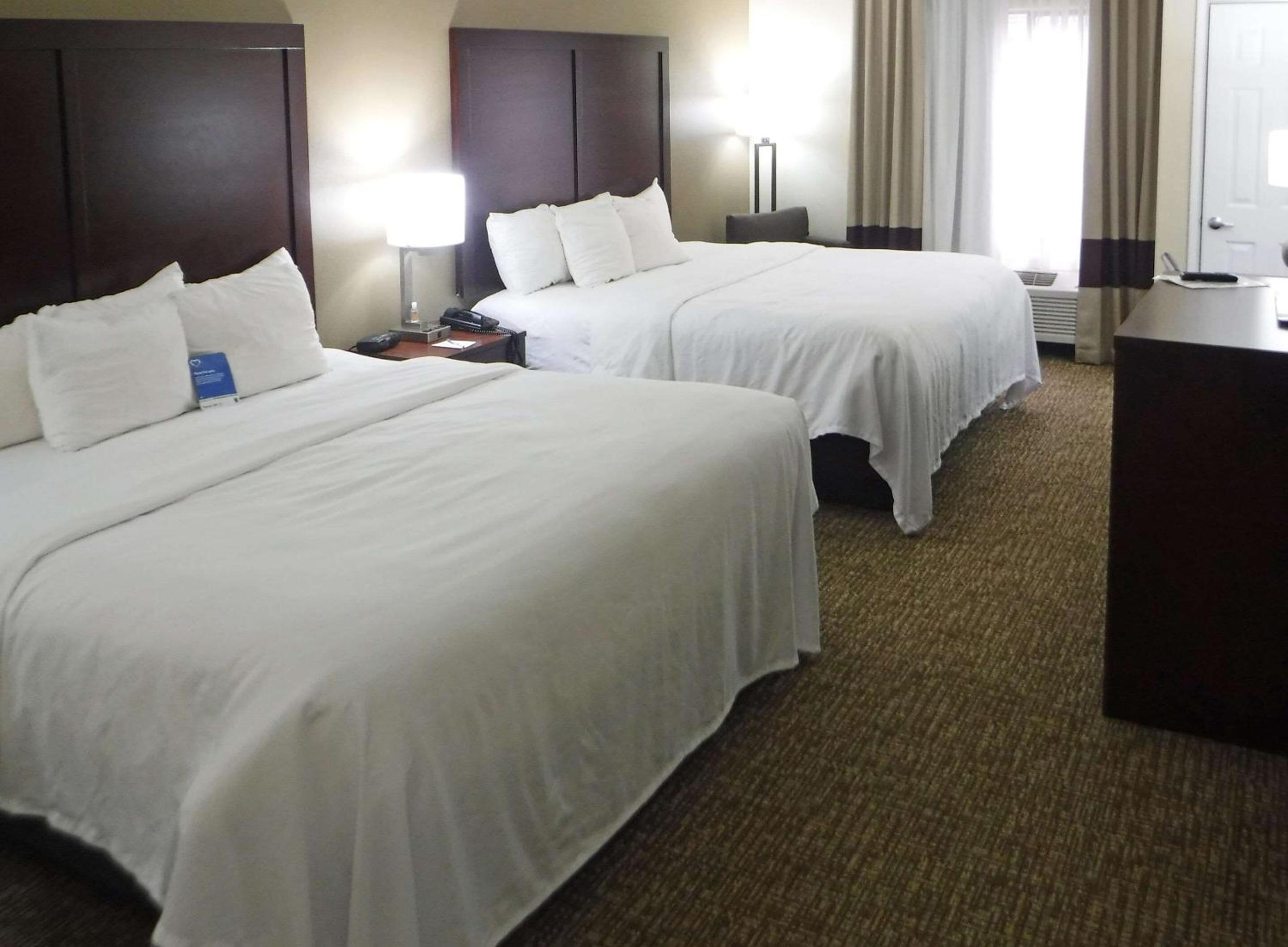 King Suite with Two King Beds - Non-Smoking - Photo 1