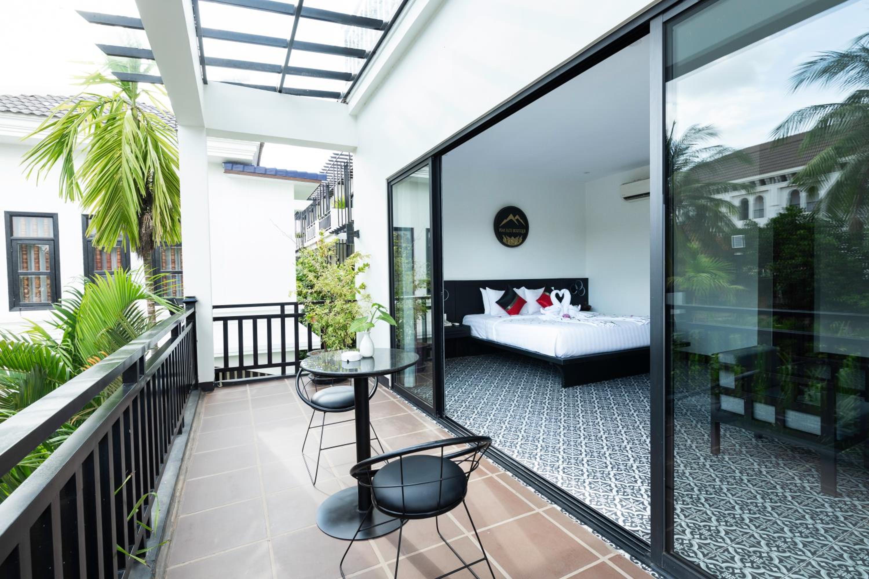 Landmark Room - Photo 14
