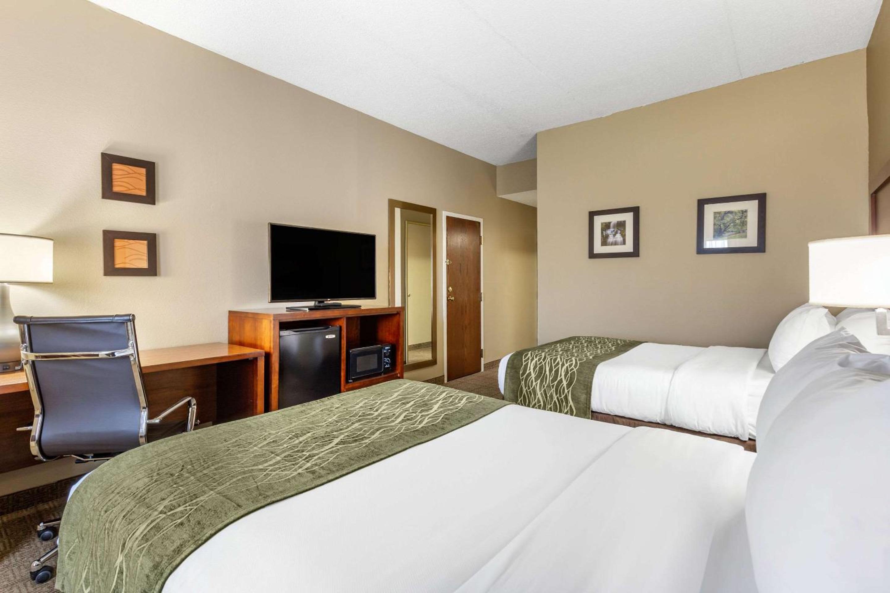 Double Room with Two Double Beds - Non-Smoking - Photo 2
