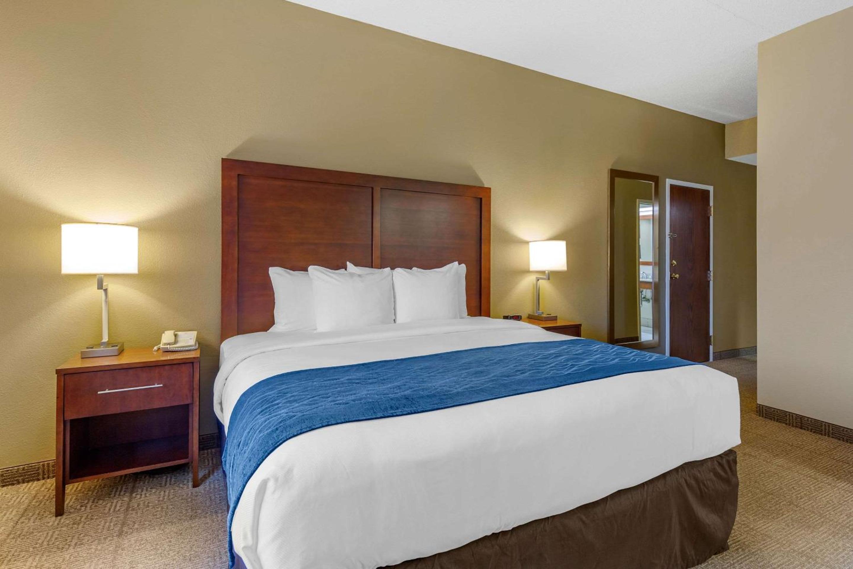 King Room - Non-Smoking - Photo 1